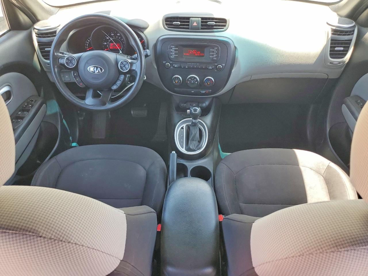2015 Kia Soul Base Silver vin: KNDJN2A28F7811238