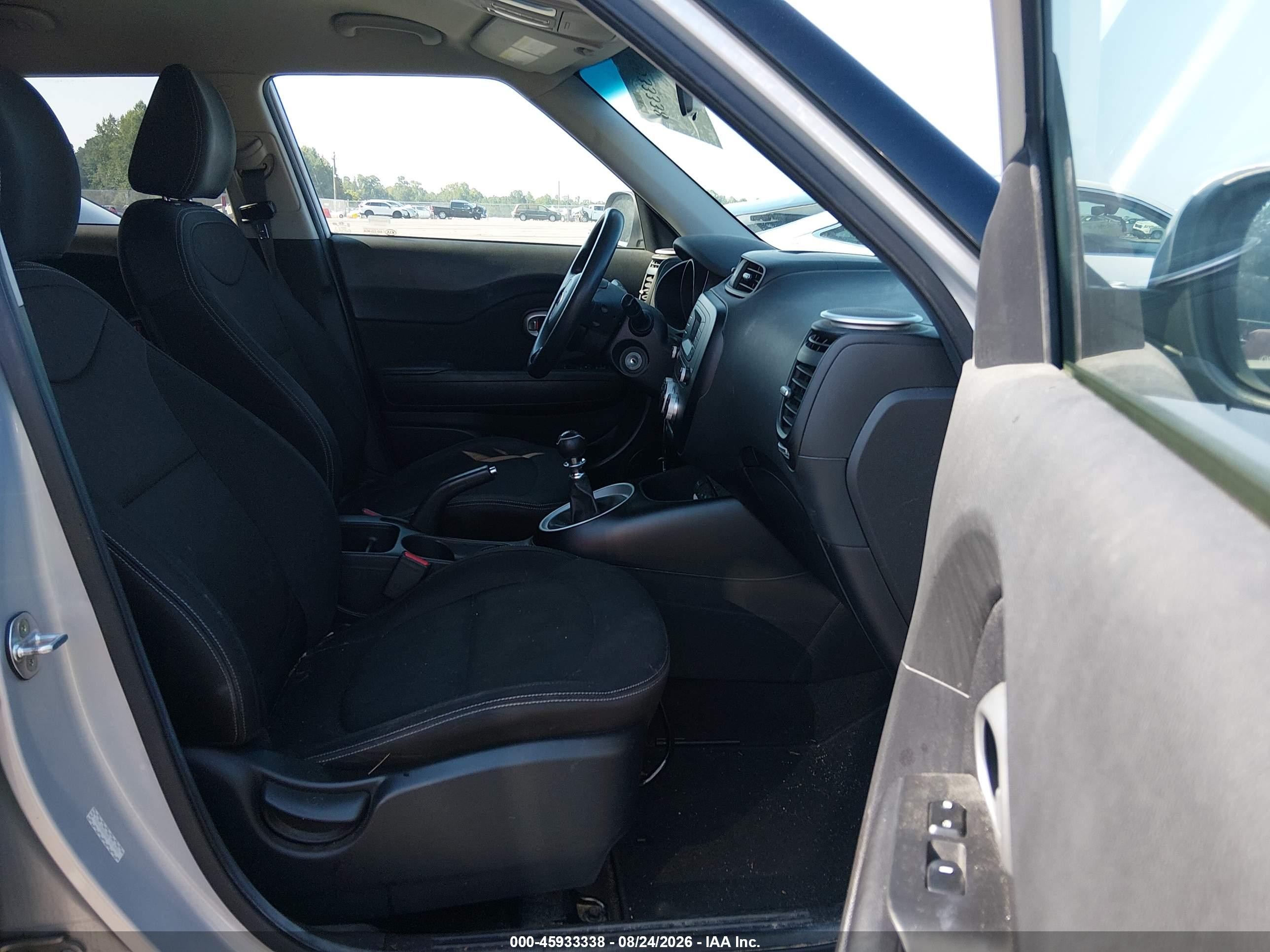 2015 Kia Soul   Silver vin: KNDJN2A28F7814401