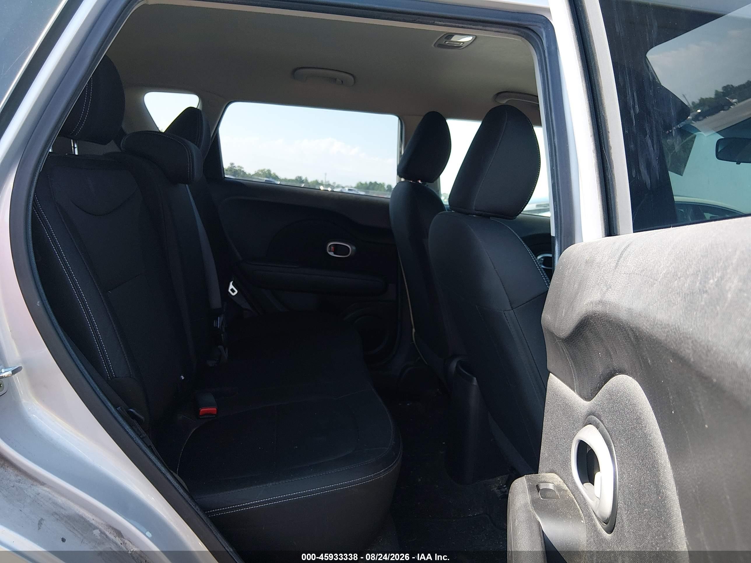 2015 Kia Soul   Silver vin: KNDJN2A28F7814401