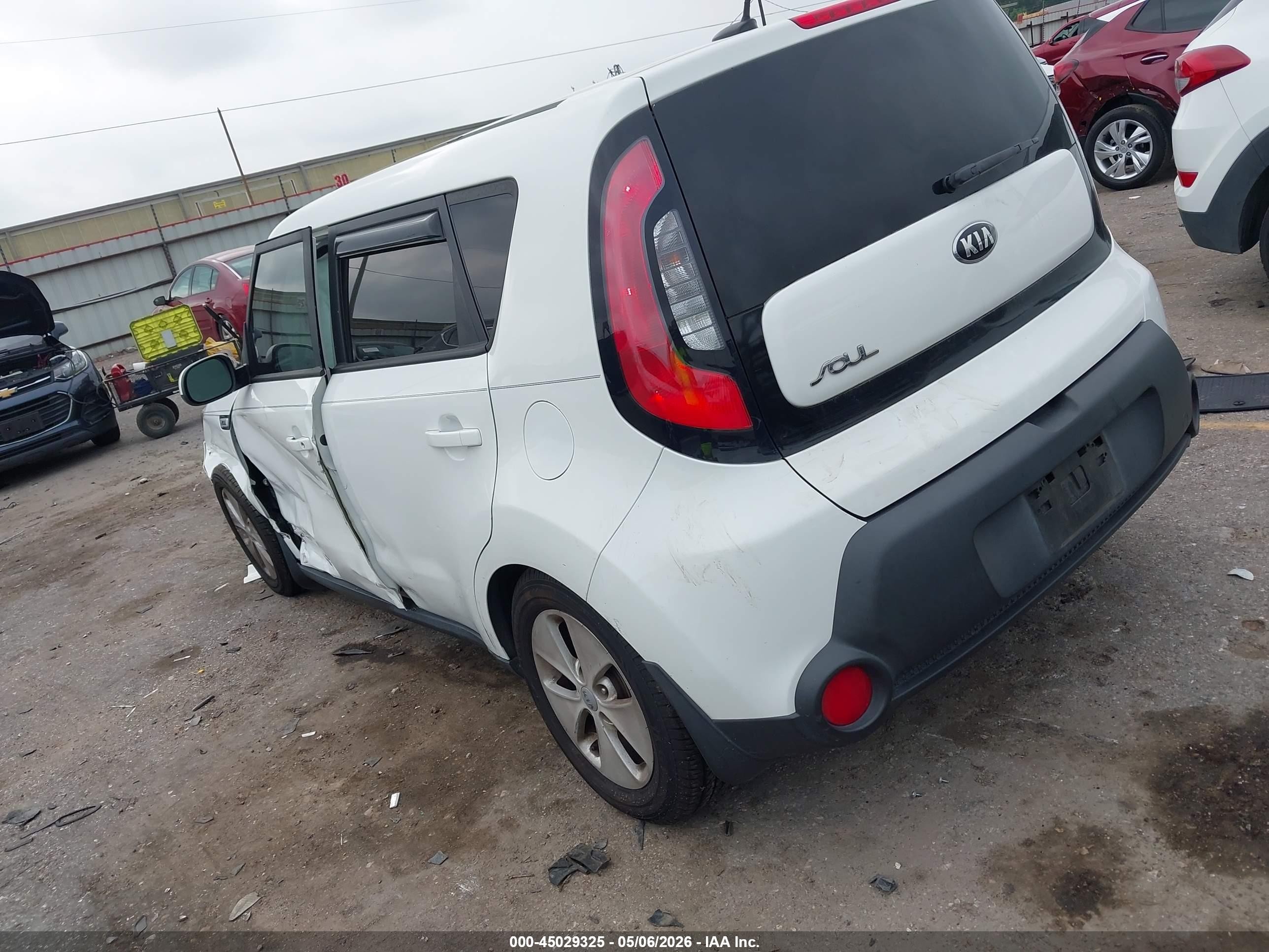 2016 Kia Soul White vin: KNDJN2A28G7285307