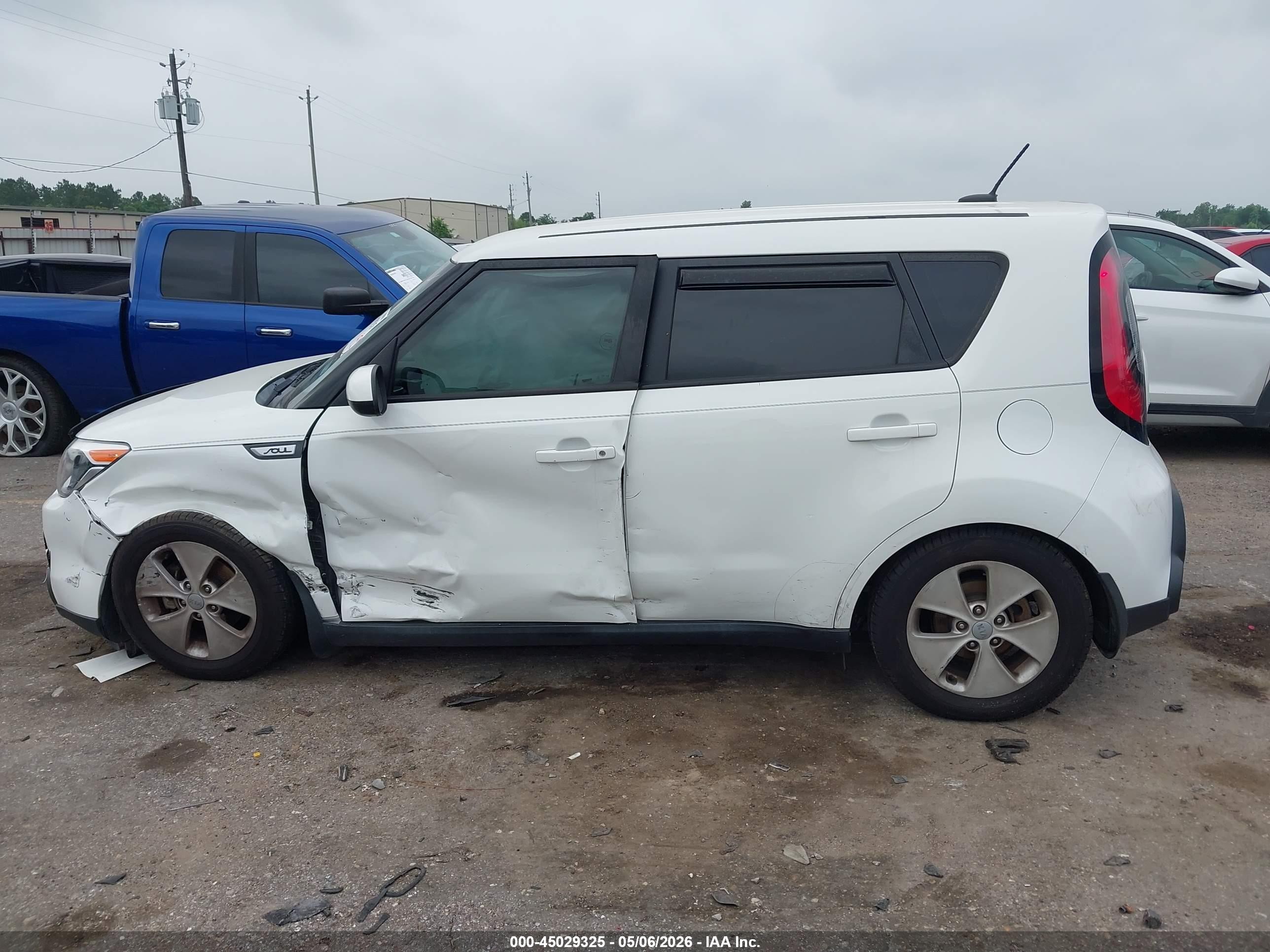 2016 Kia Soul White vin: KNDJN2A28G7285307