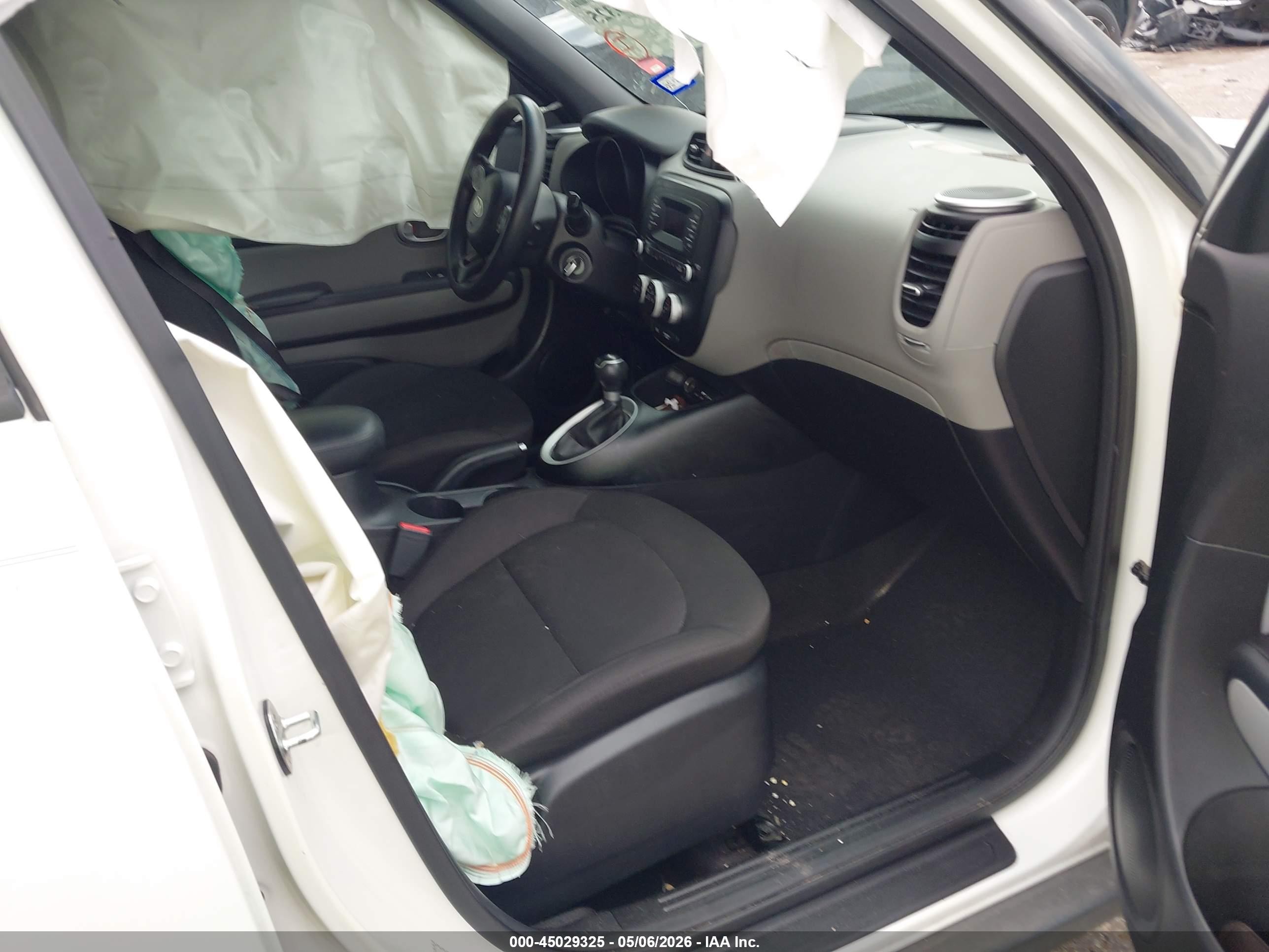 2016 Kia Soul White vin: KNDJN2A28G7285307