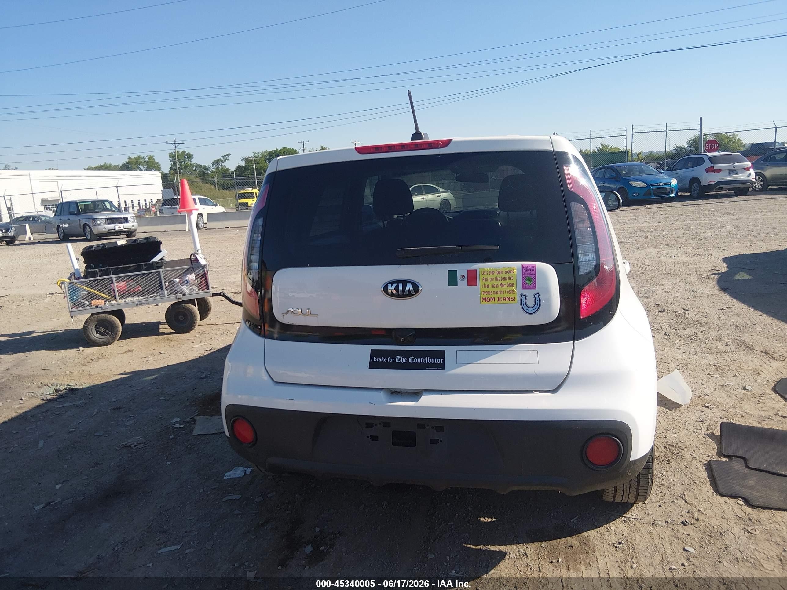 2019 Kia Soul White vin: KNDJN2A28K7657558