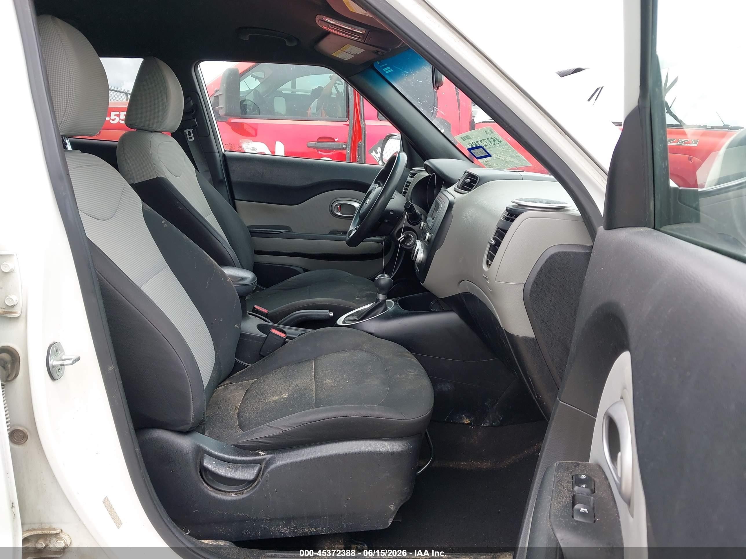 2014 Kia Soul   White vin: KNDJN2A29E7004242