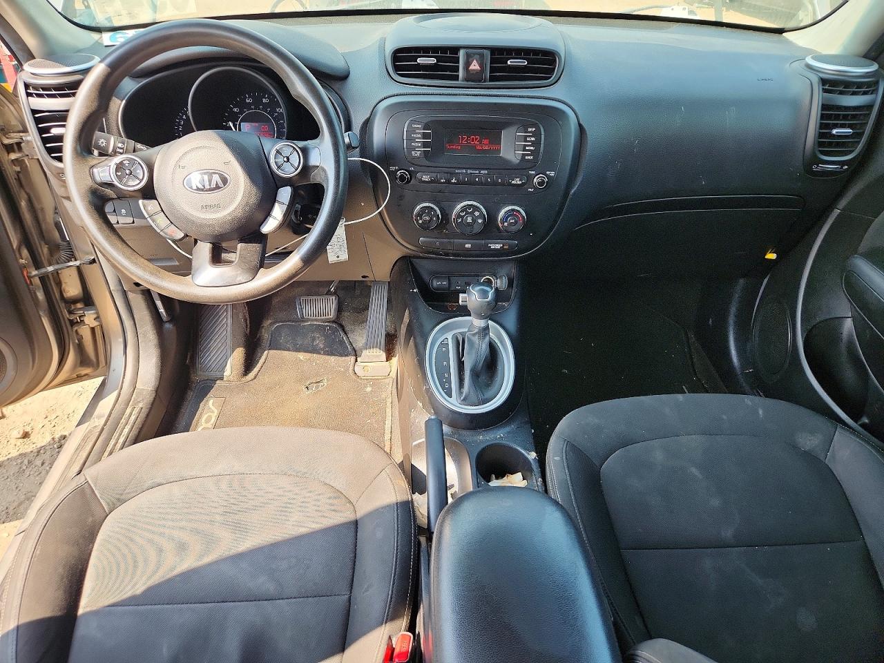 2014 Kia Soul Base Silver vin: KNDJN2A29E7053327