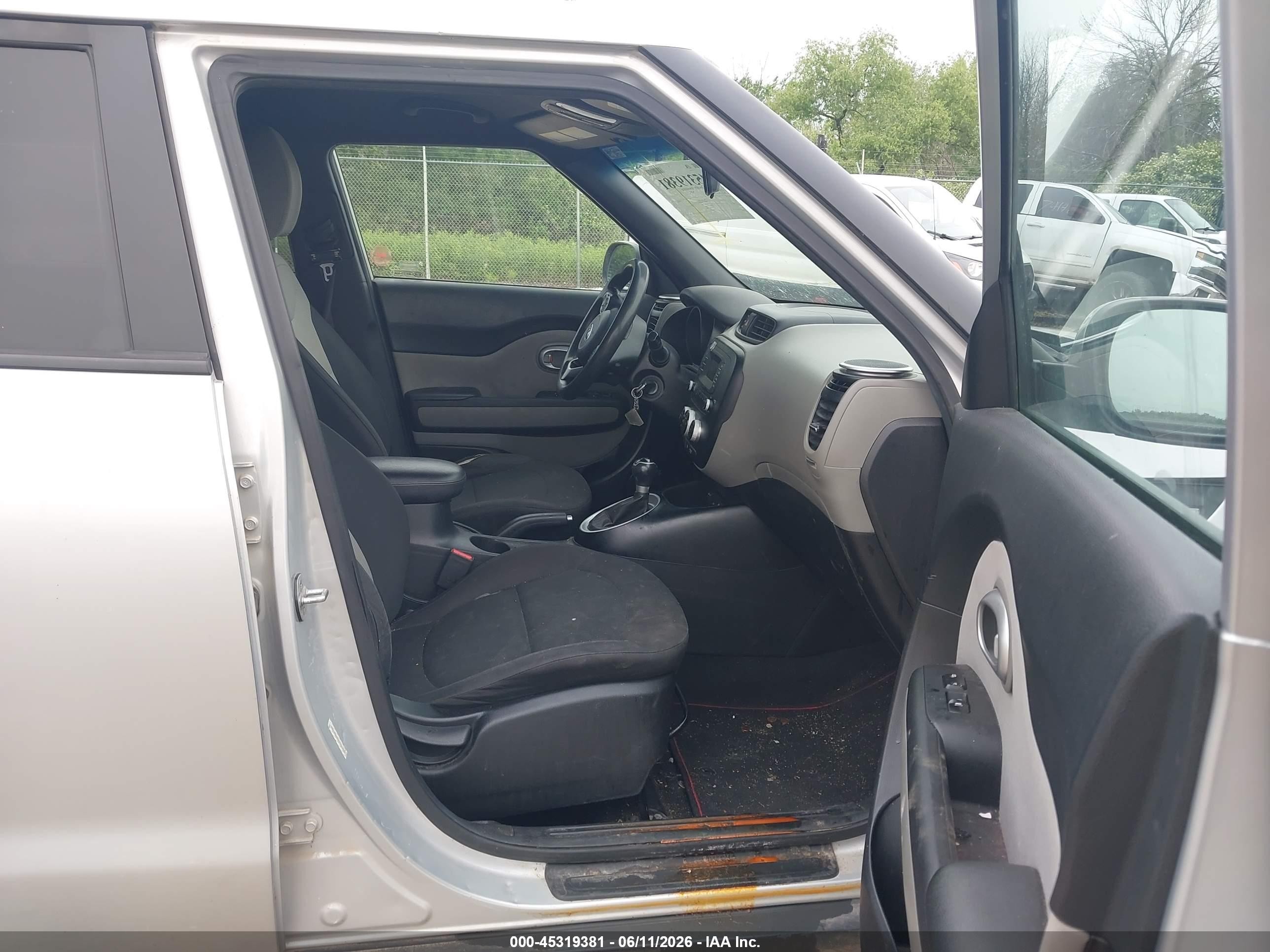 2014 Kia Soul   Серебряный vin: KNDJN2A29E7721028