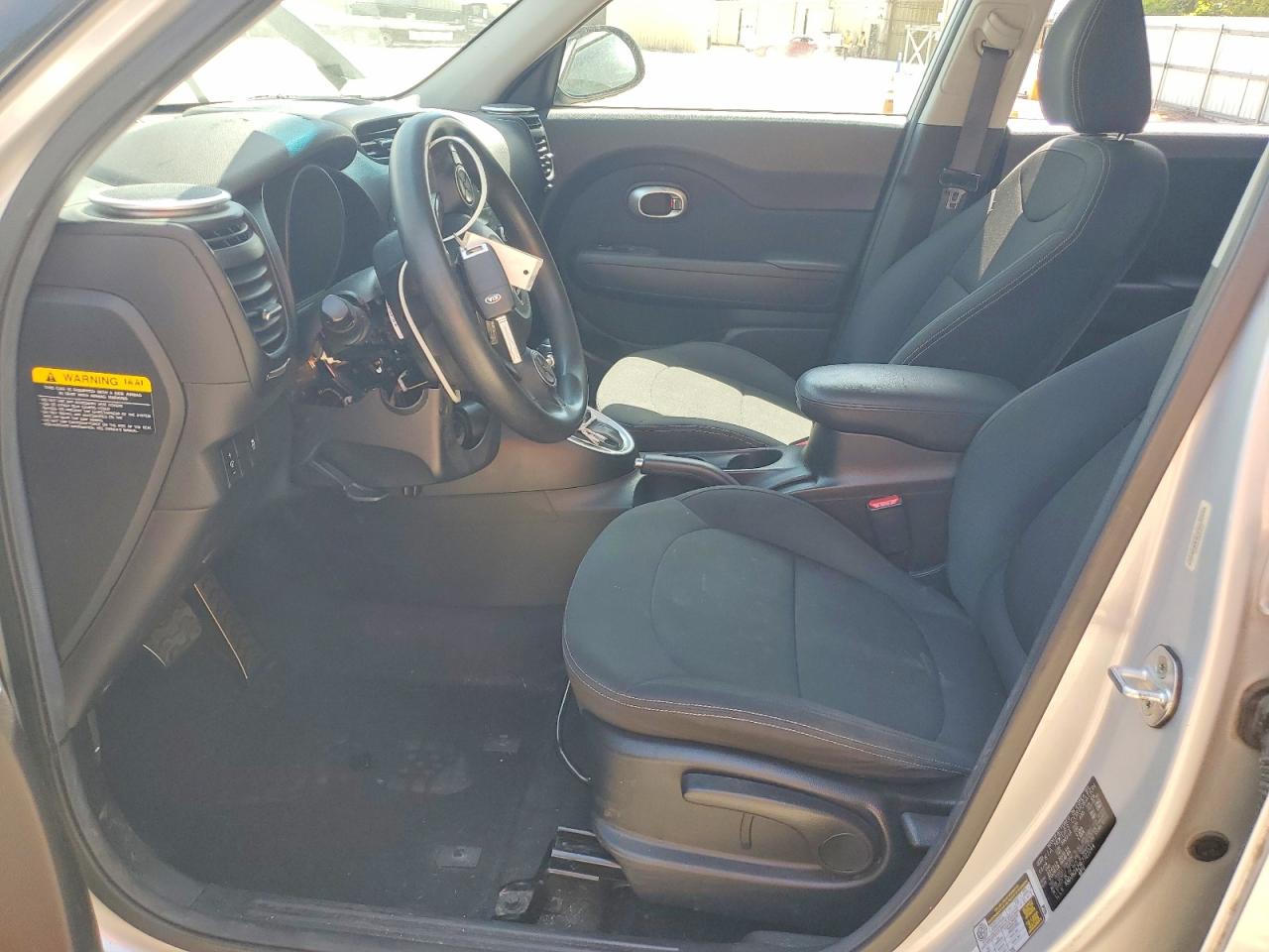 2014 Kia Soul Base Silver vin: KNDJN2A29E7722244