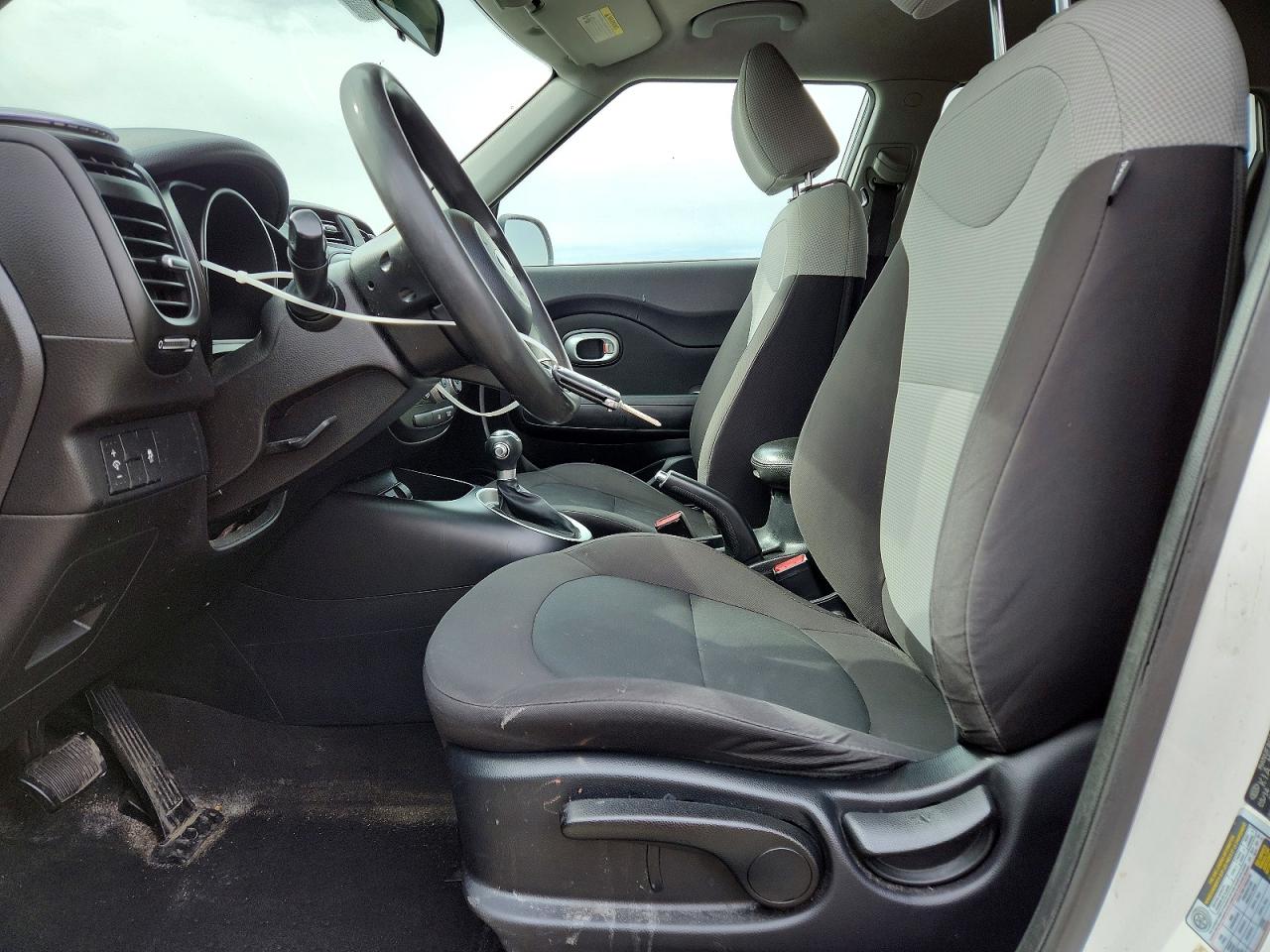 2014 Kia Soul Base White vin: KNDJN2A29E7744339