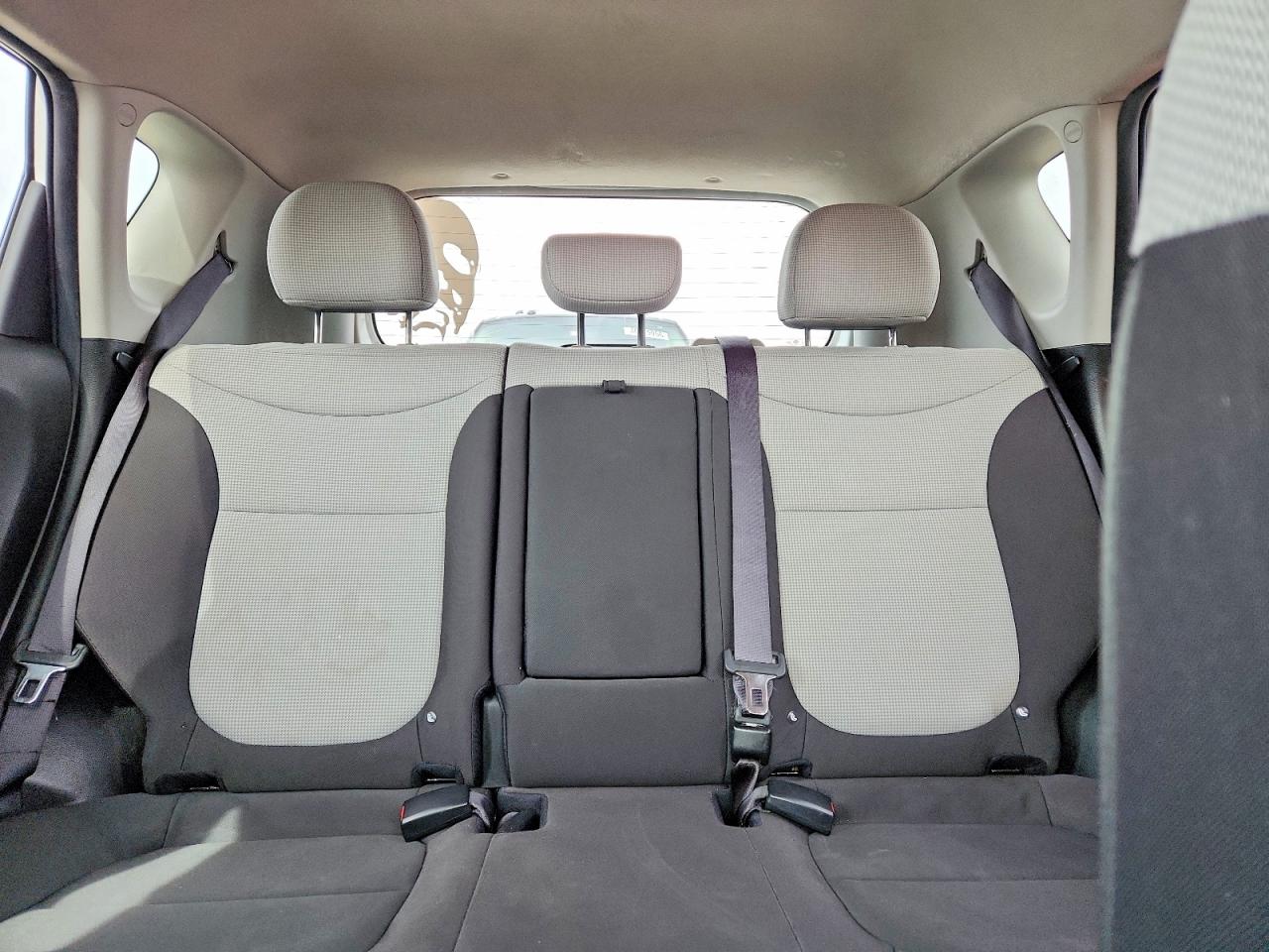 2014 Kia Soul Base White vin: KNDJN2A29E7744339