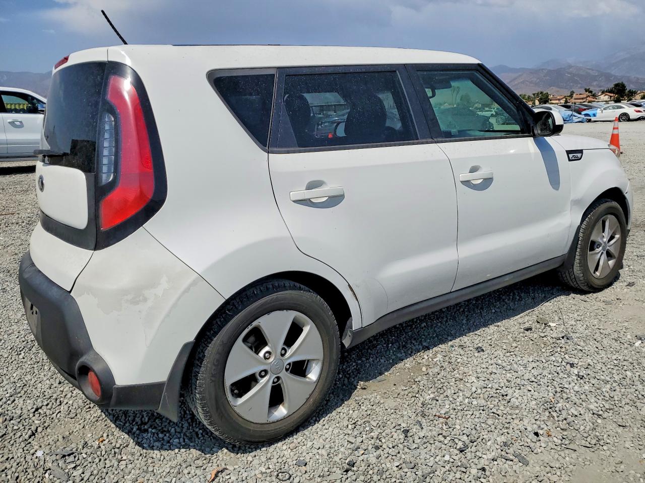 2015 Kia Soul Base White vin: KNDJN2A29F7125127