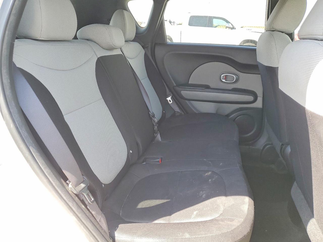 2015 Kia Soul Base White vin: KNDJN2A29F7125127