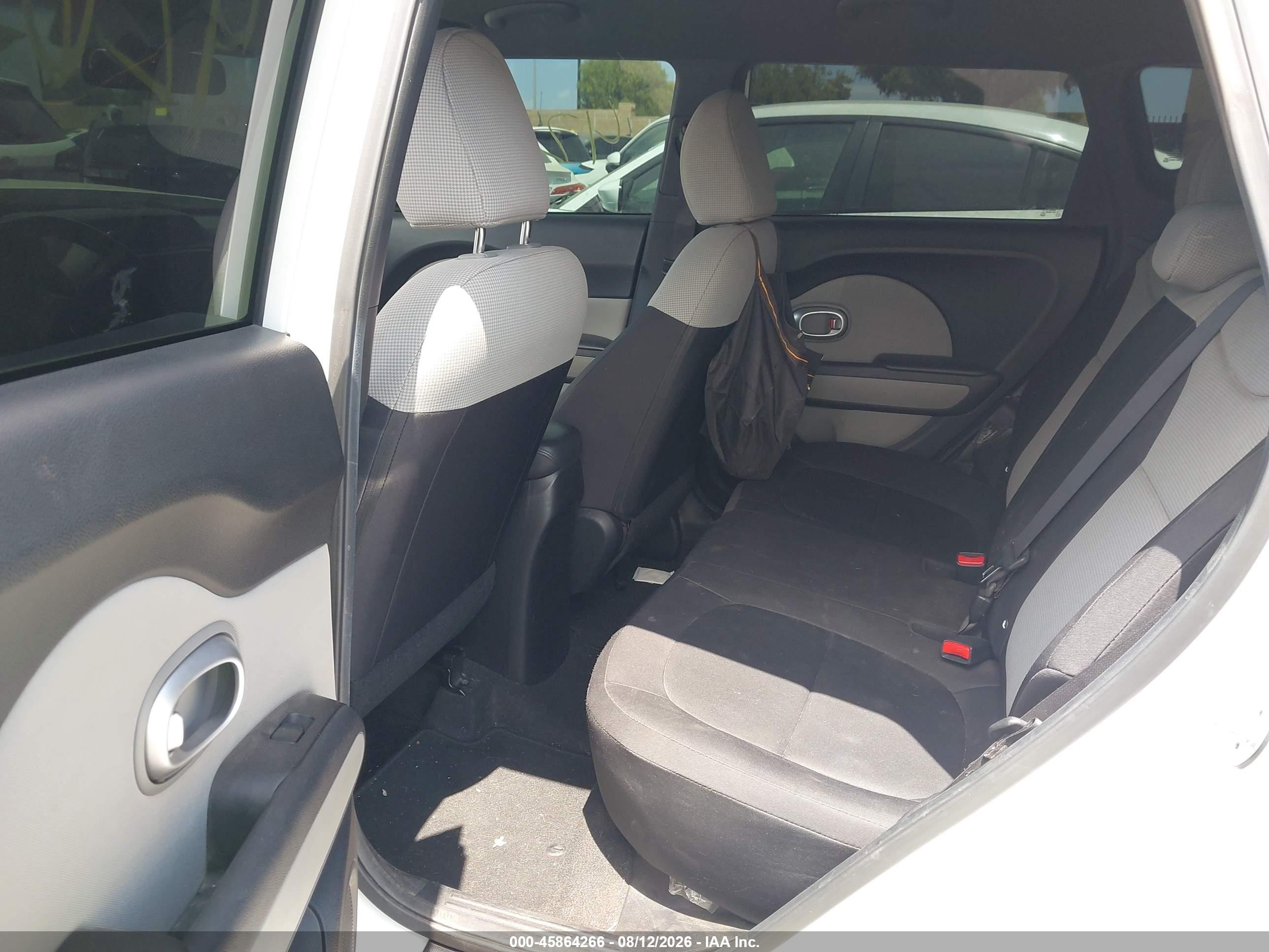 2015 Kia Soul   Белый vin: KNDJN2A29F7133308