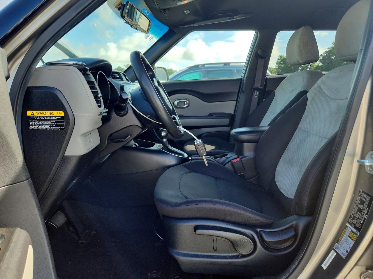 2015 Kia Soul Gray vin: KNDJN2A29F7169144