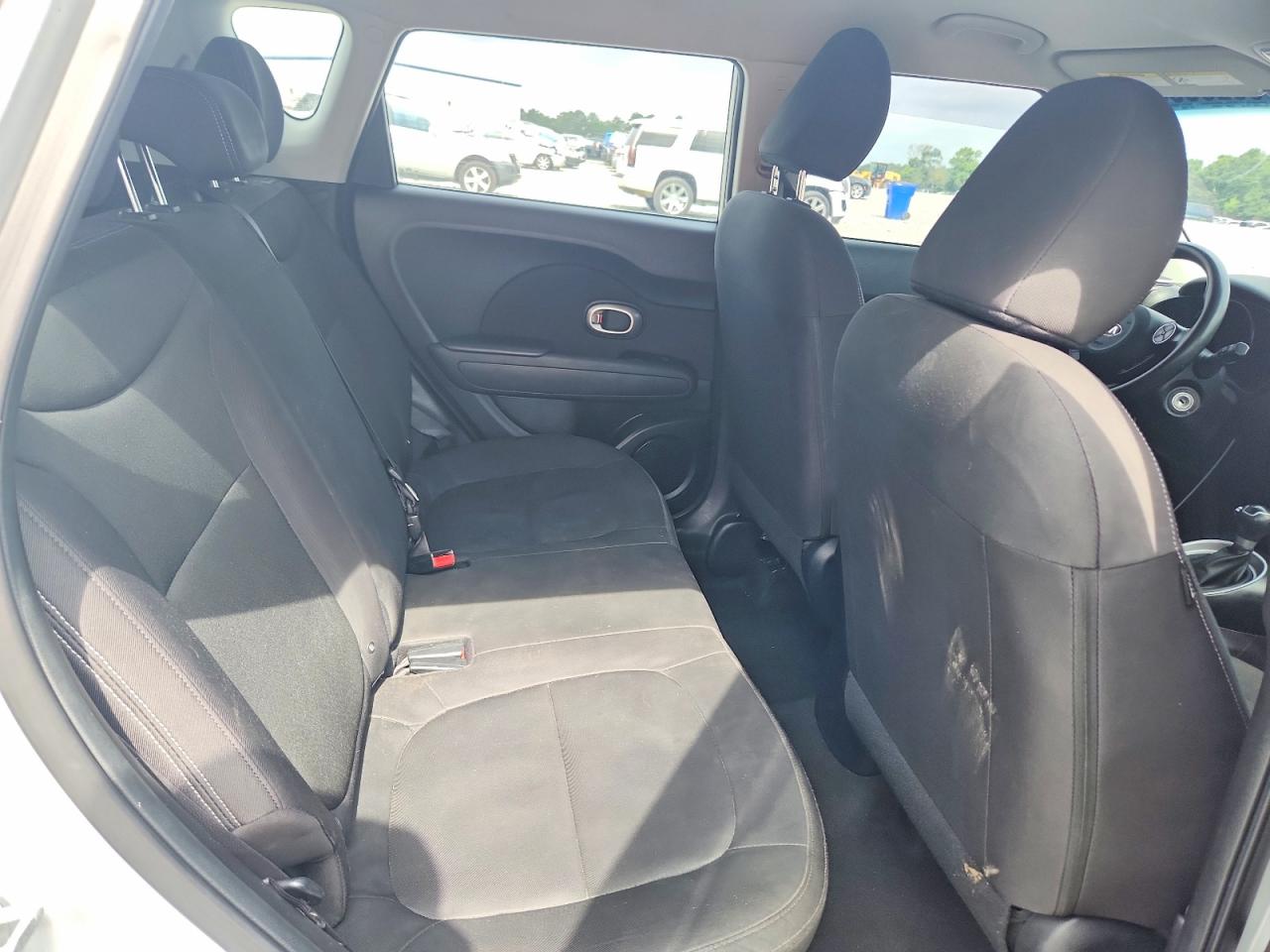 2015 Kia Soul Base Gray vin: KNDJN2A29F7750000