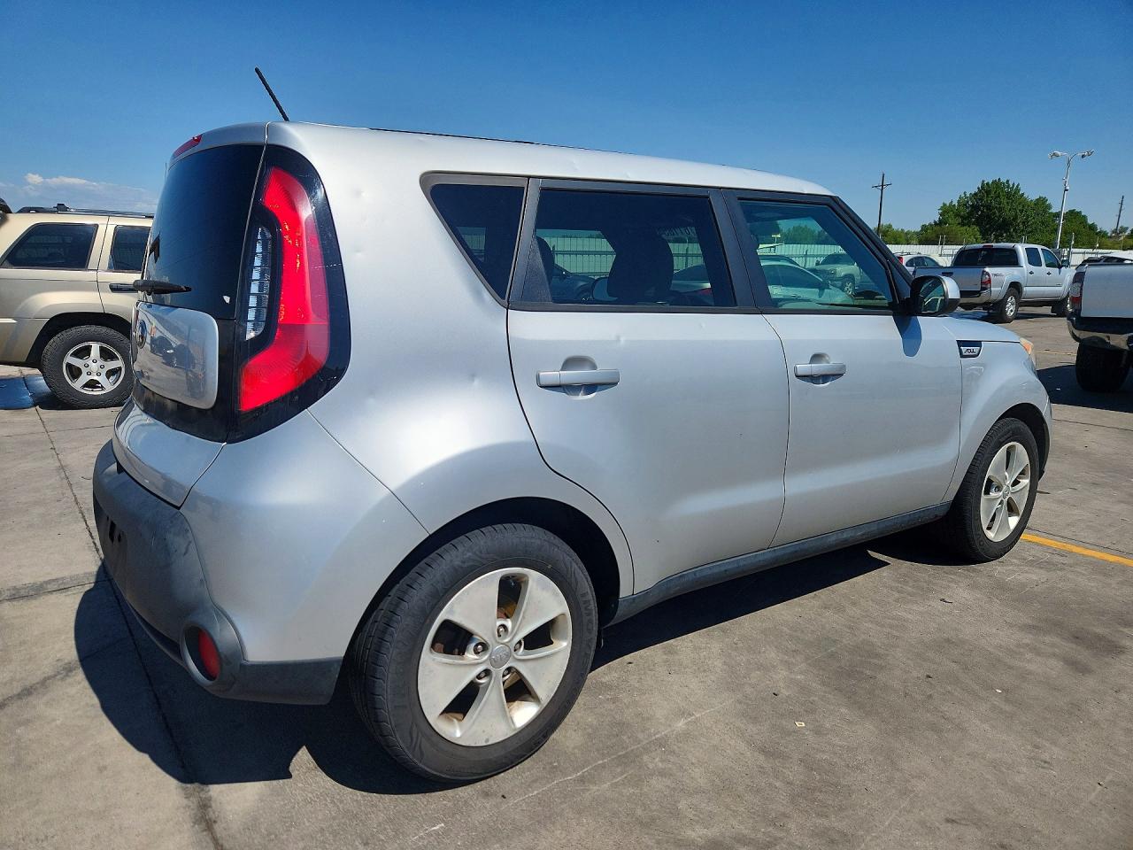 2015 Kia Soul Base Silver vin: KNDJN2A29F7787208