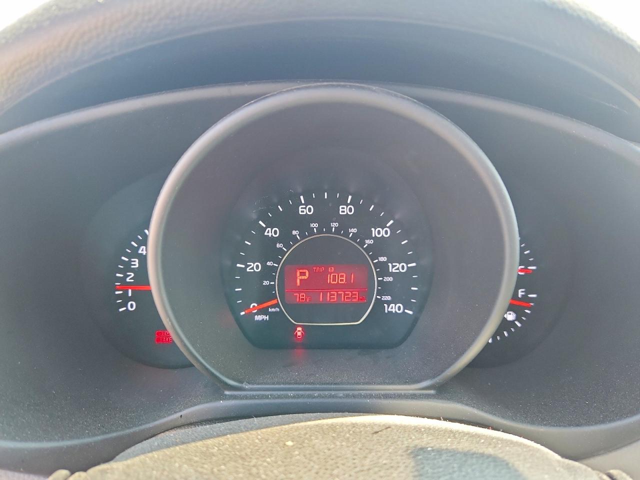 2015 Kia Soul Base Silver vin: KNDJN2A29F7787208