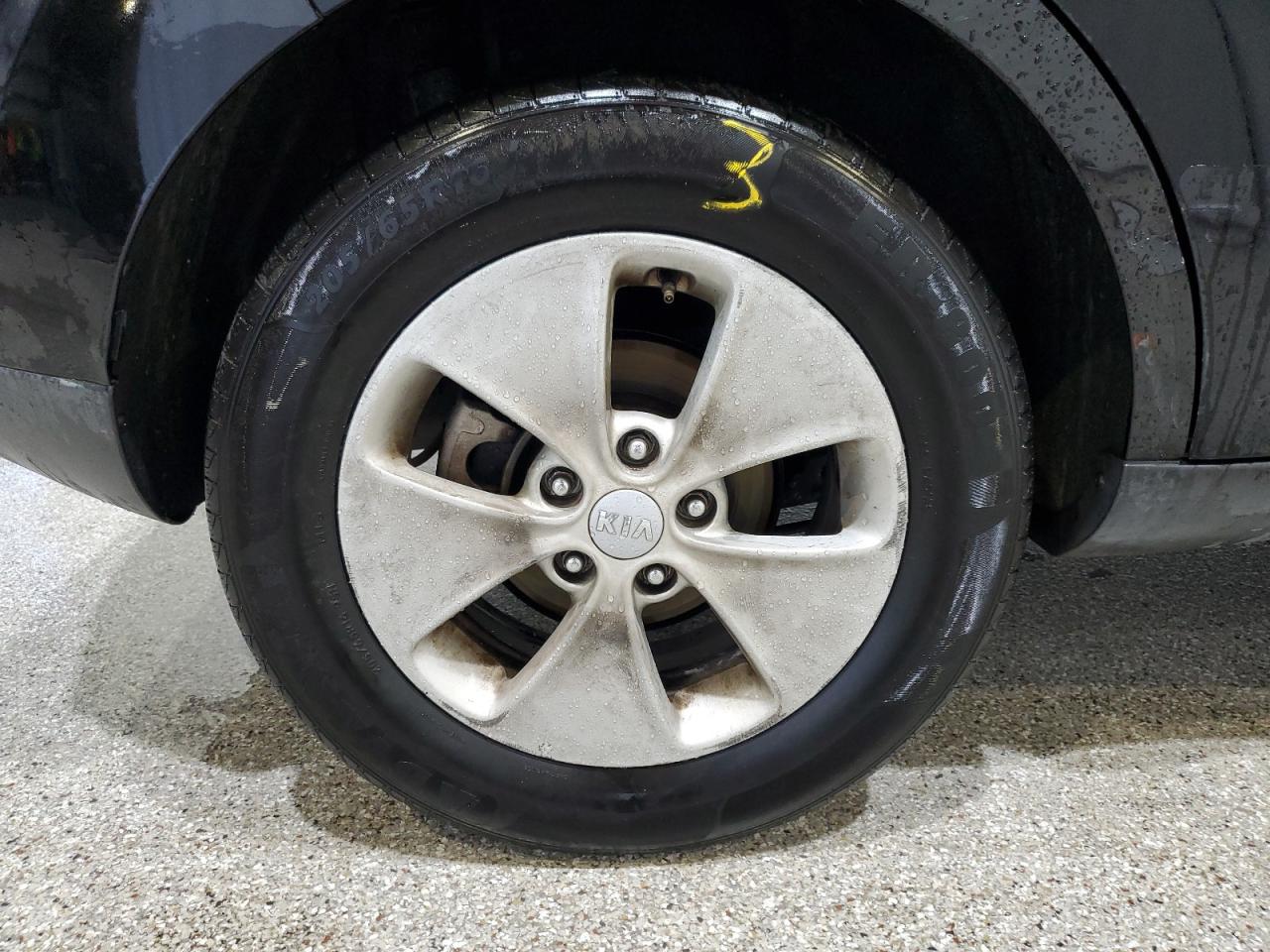 2015 Kia Soul Base Black vin: KNDJN2A29F7805478 Damage: Right Rear Wheel, Curb Rash, > 12 Inches