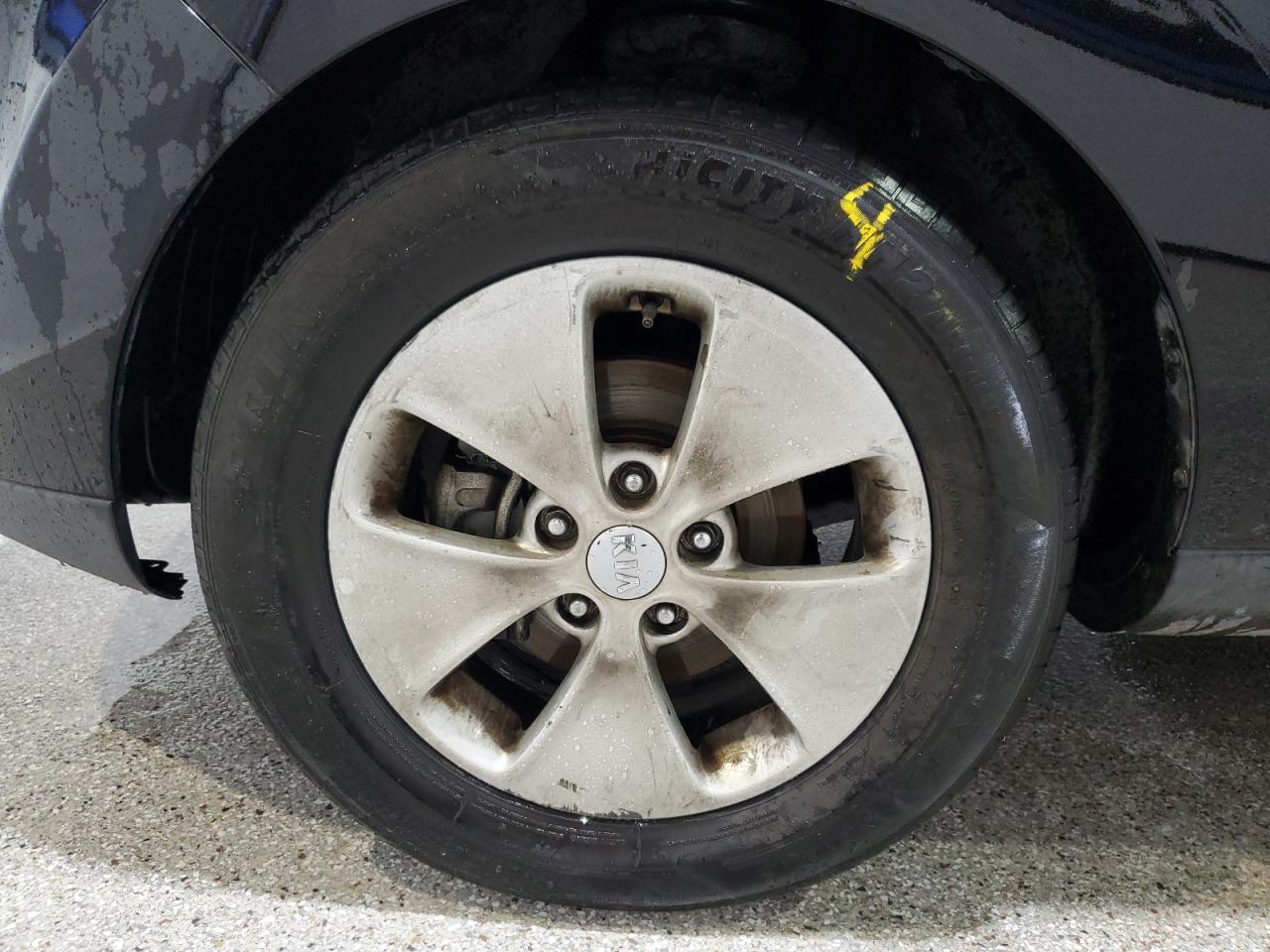 2015 Kia Soul Base Black vin: KNDJN2A29F7805478 Damage: Left Front Wheel, Curb Rash, > 12 Inches