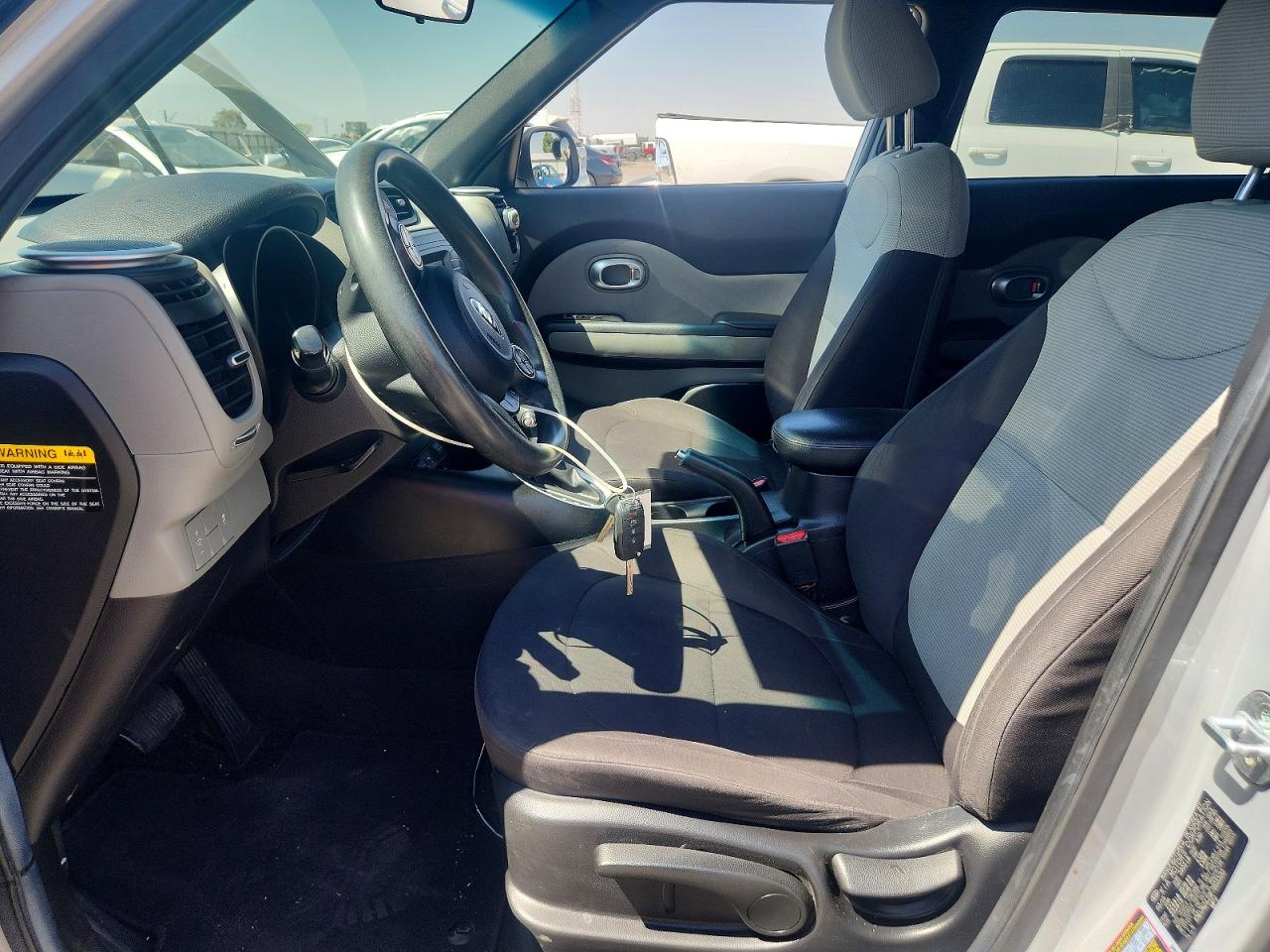 2015 Kia Soul Base Silver vin: KNDJN2A29F7805500
