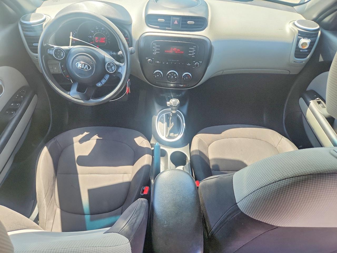 2015 Kia Soul Base Silver vin: KNDJN2A29F7805500