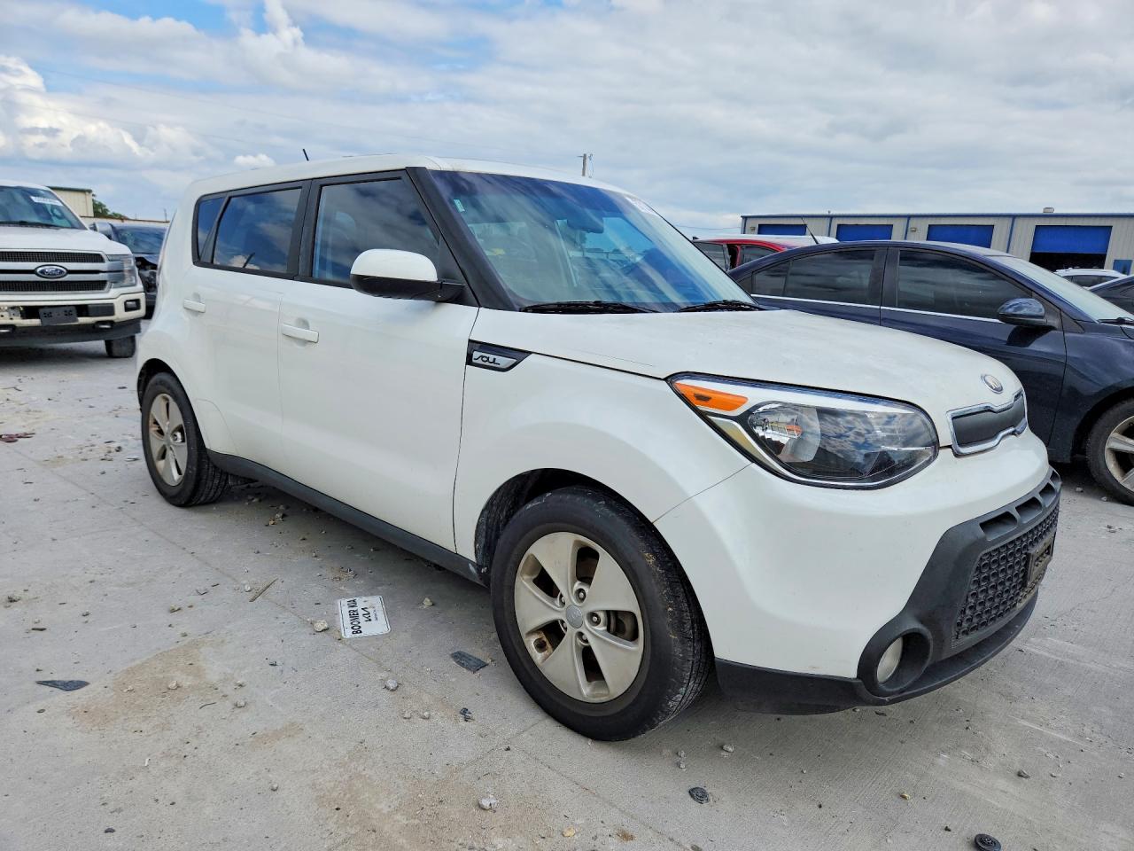 2015 Kia Soul Base White vin: KNDJN2A29F7808879