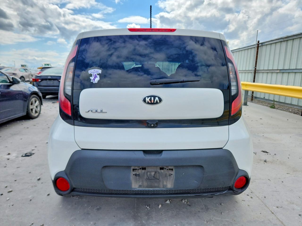 2015 Kia Soul Base White vin: KNDJN2A29F7808879