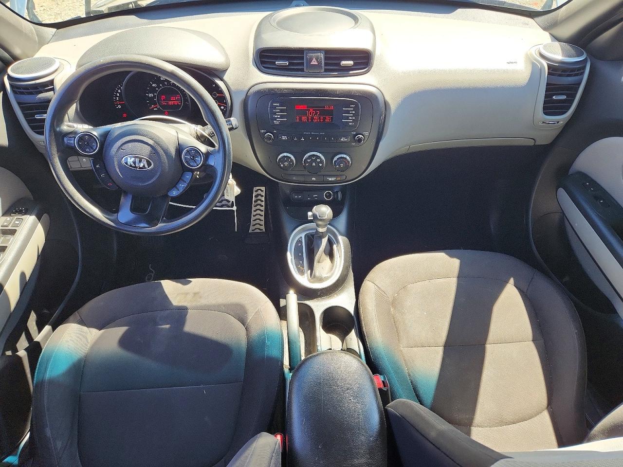 2015 Kia Soul Base Silver vin: KNDJN2A29F7809708