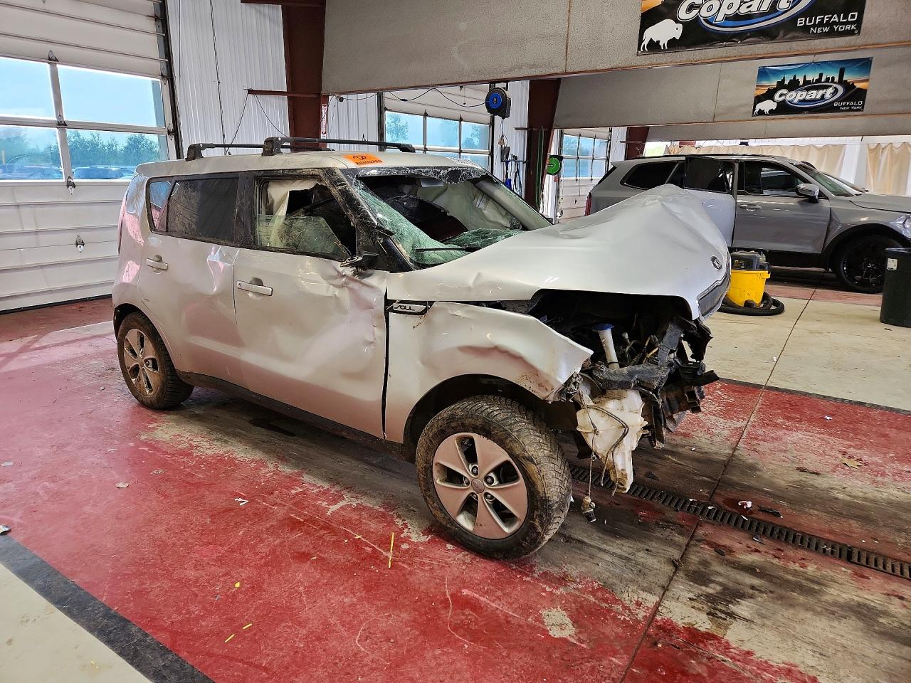 2015 Kia Soul Base Silver vin: KNDJN2A29F7815363
