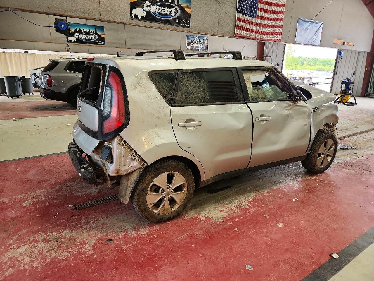 2015 Kia Soul Base Silver vin: KNDJN2A29F7815363