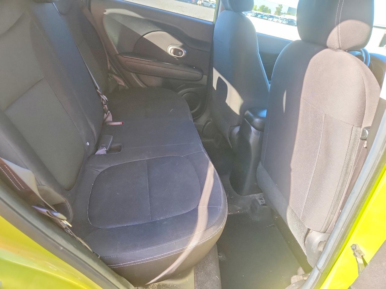 2015 Kia Soul Base Green vin: KNDJN2A2X7799884
