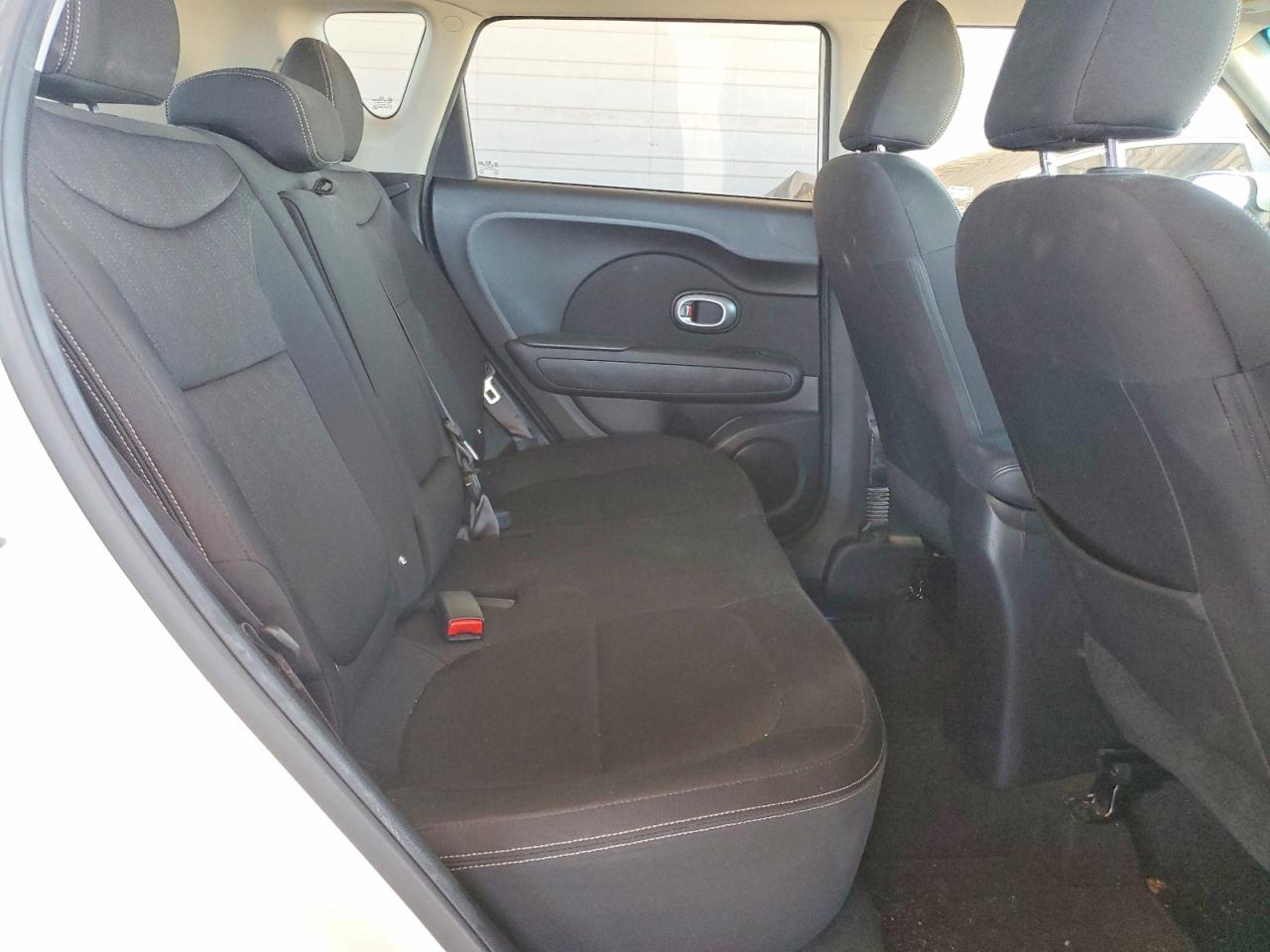 2014 Kia Soul Base White vin: KNDJN2A2XE7096400