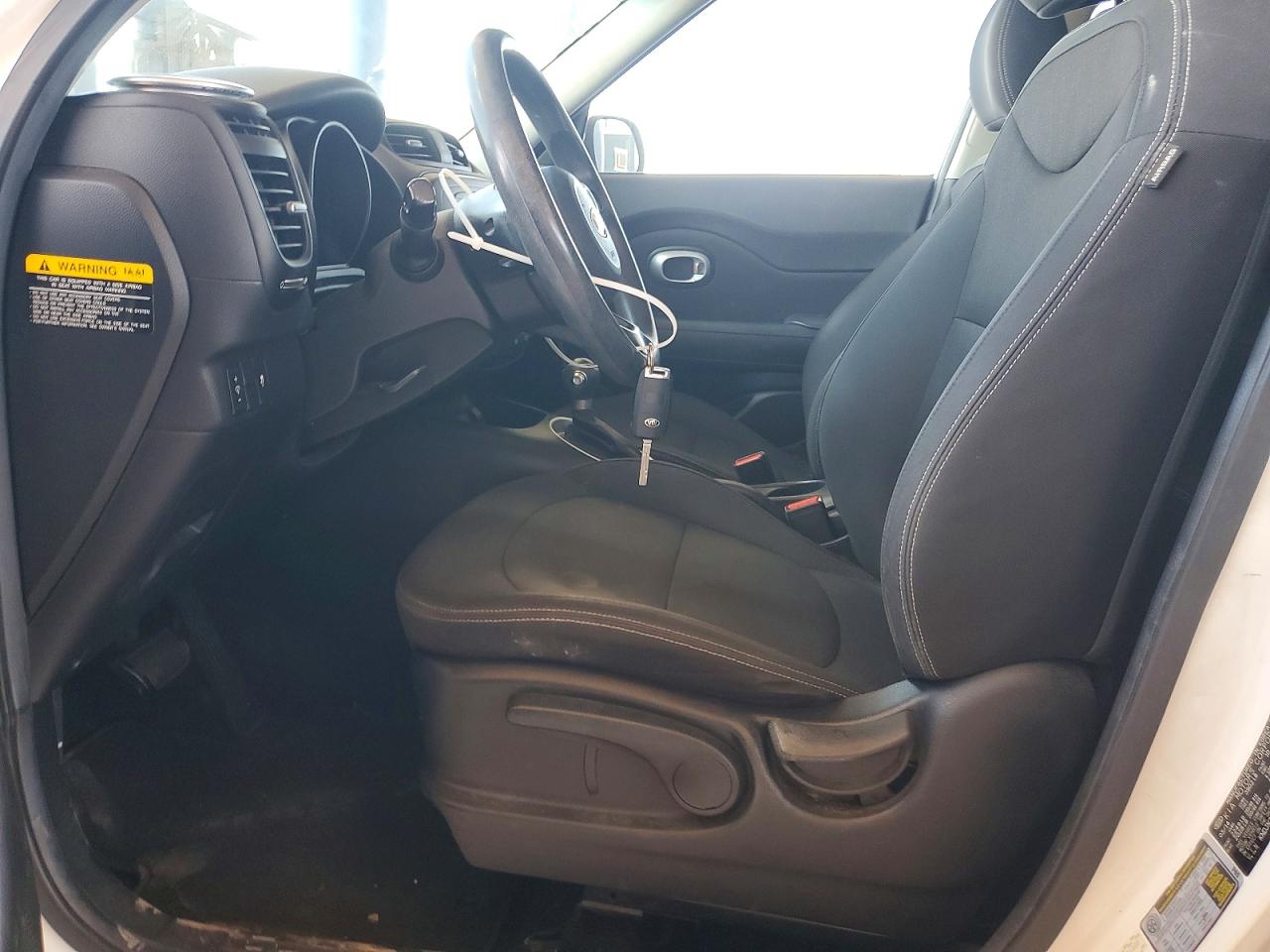2014 Kia Soul Base White vin: KNDJN2A2XE7096400