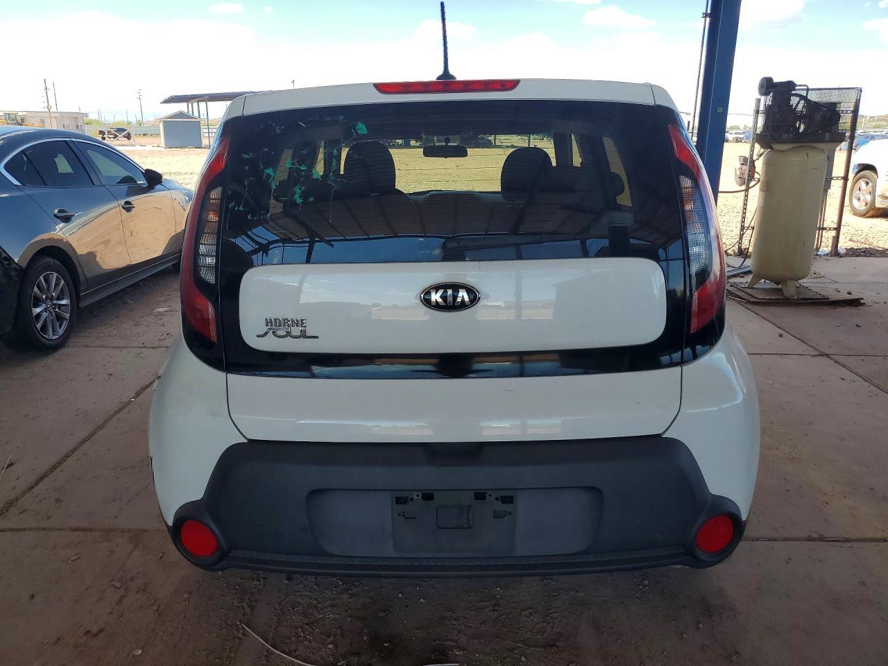 2014 Kia Soul Base White vin: KNDJN2A2XE7096400