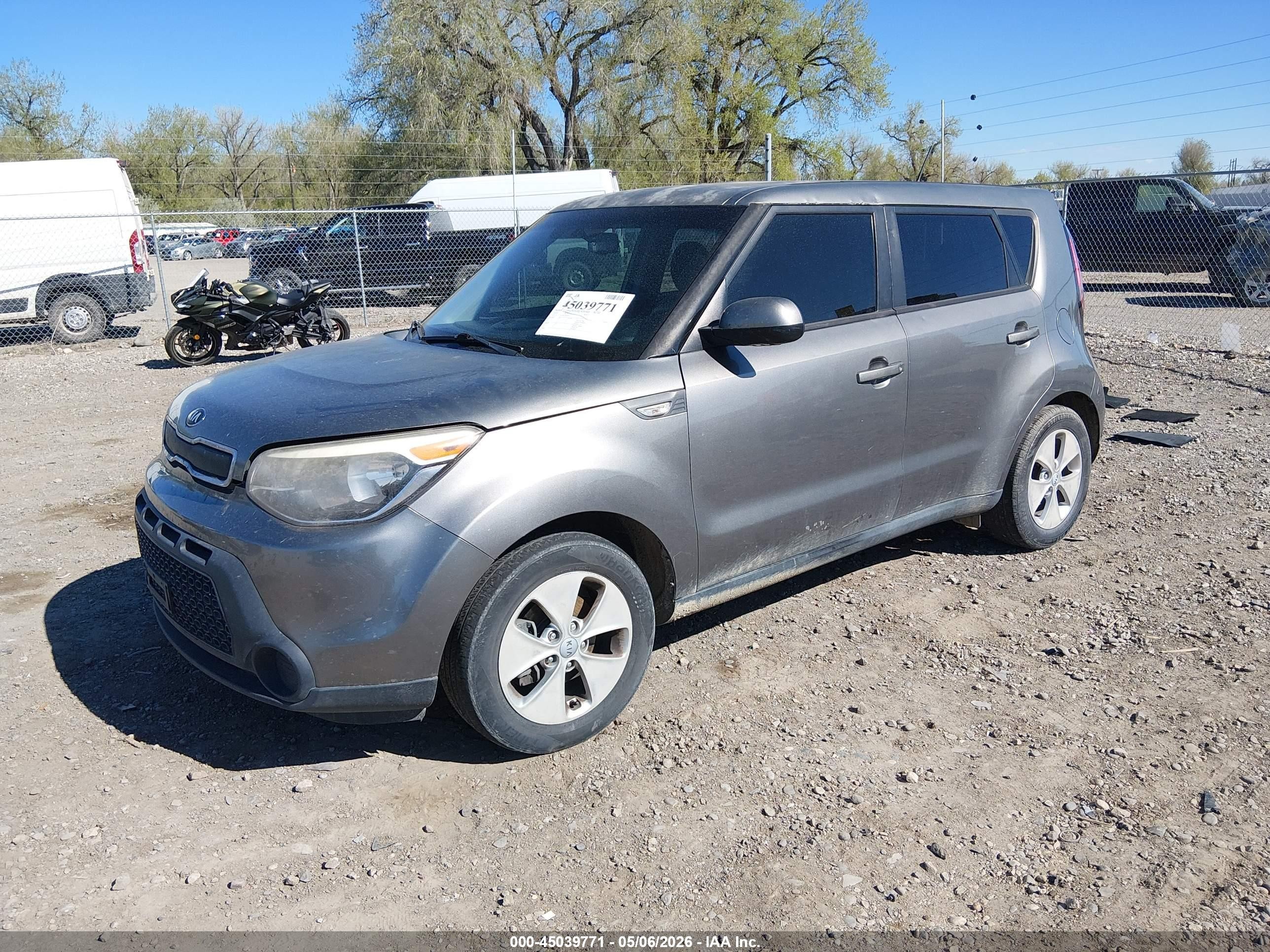 2014 Kia Soul   Silver vin: KNDJN2A2XE7097319