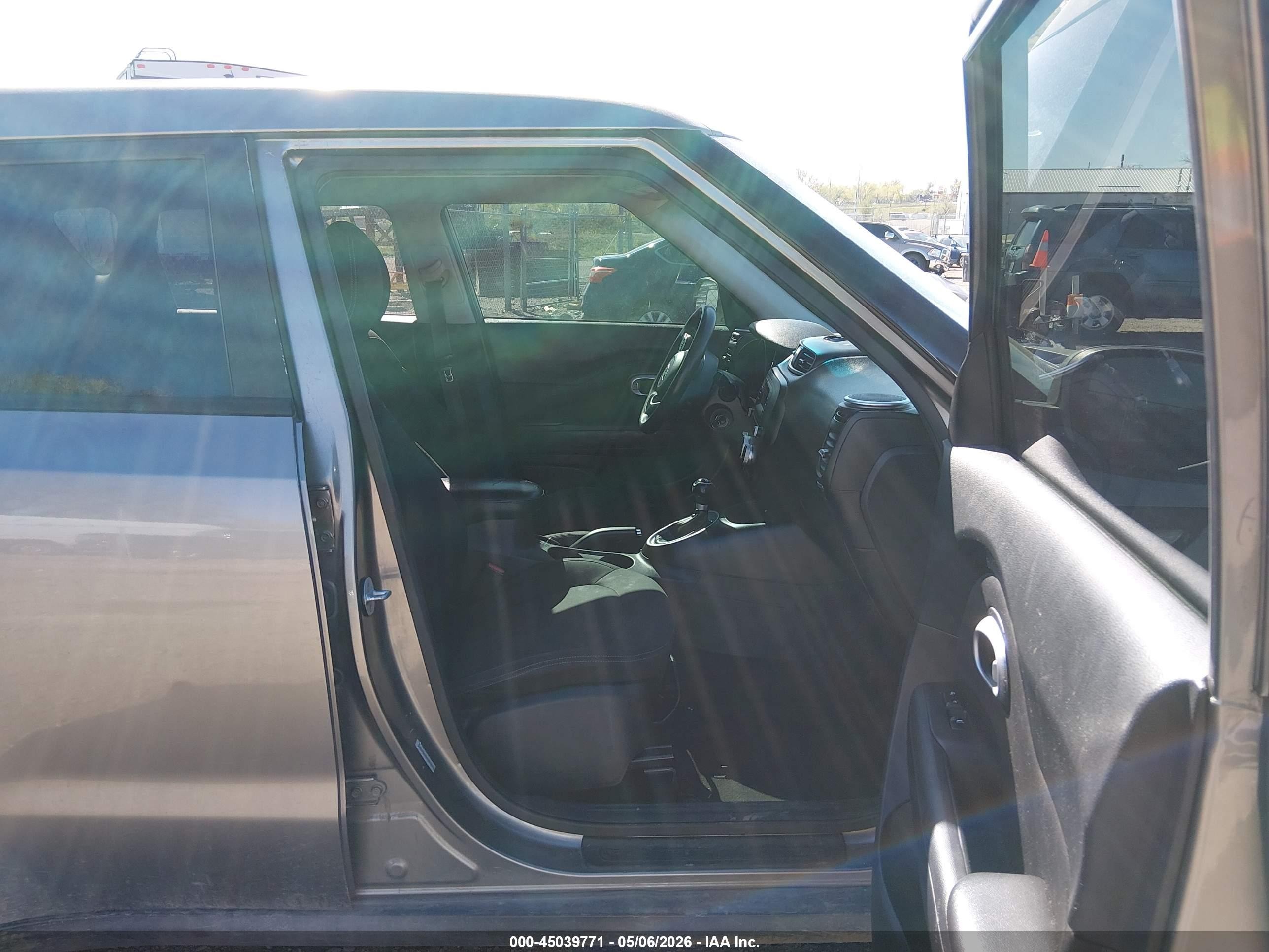 2014 Kia Soul   Silver vin: KNDJN2A2XE7097319