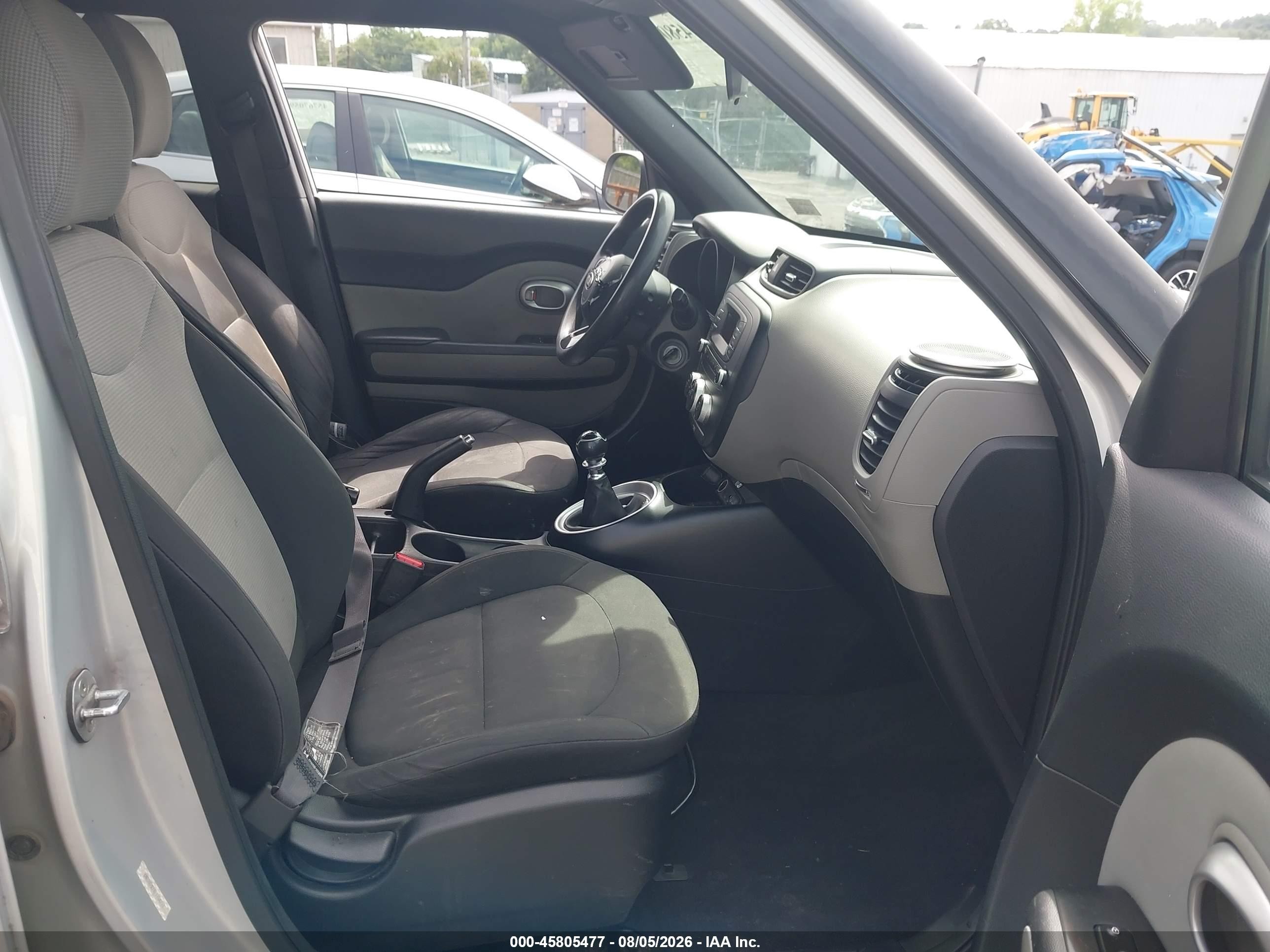 2014 Kia Soul   Серебряный vin: KNDJN2A2XE7704237