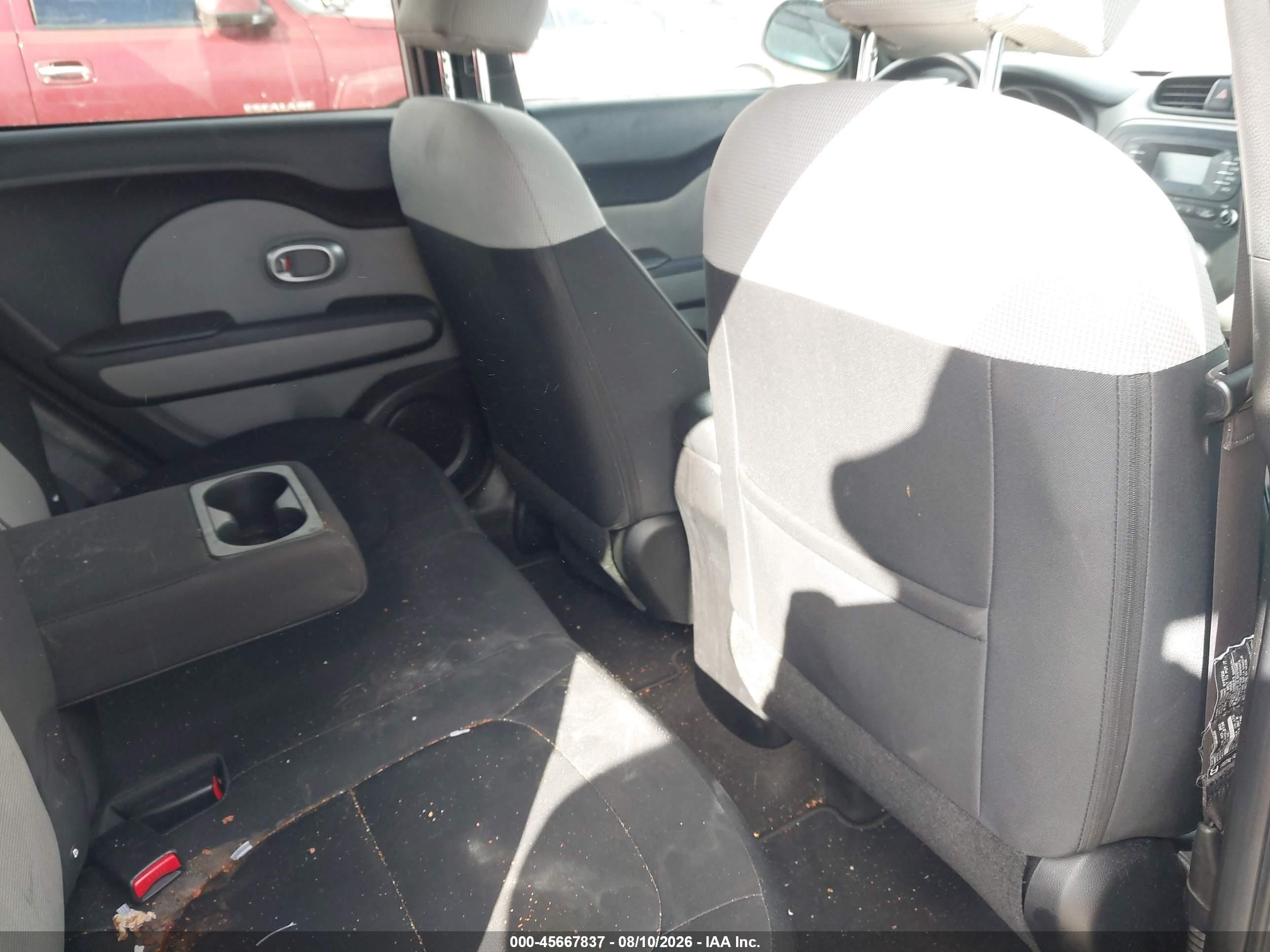 2014 Kia Soul   Silver vin: KNDJN2A2XE7705677