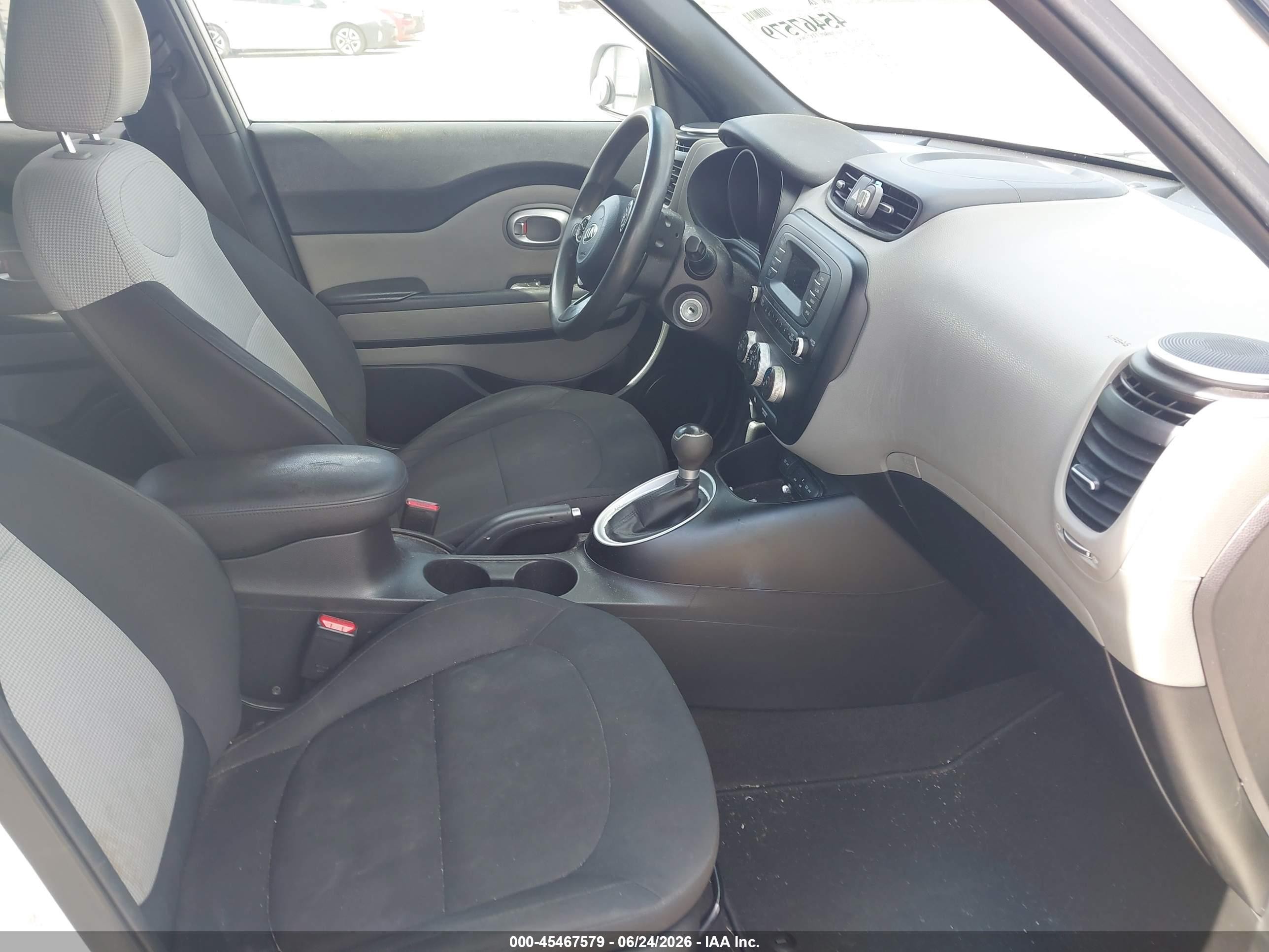 2014 Kia Soul White vin: KNDJN2A2XE7710751