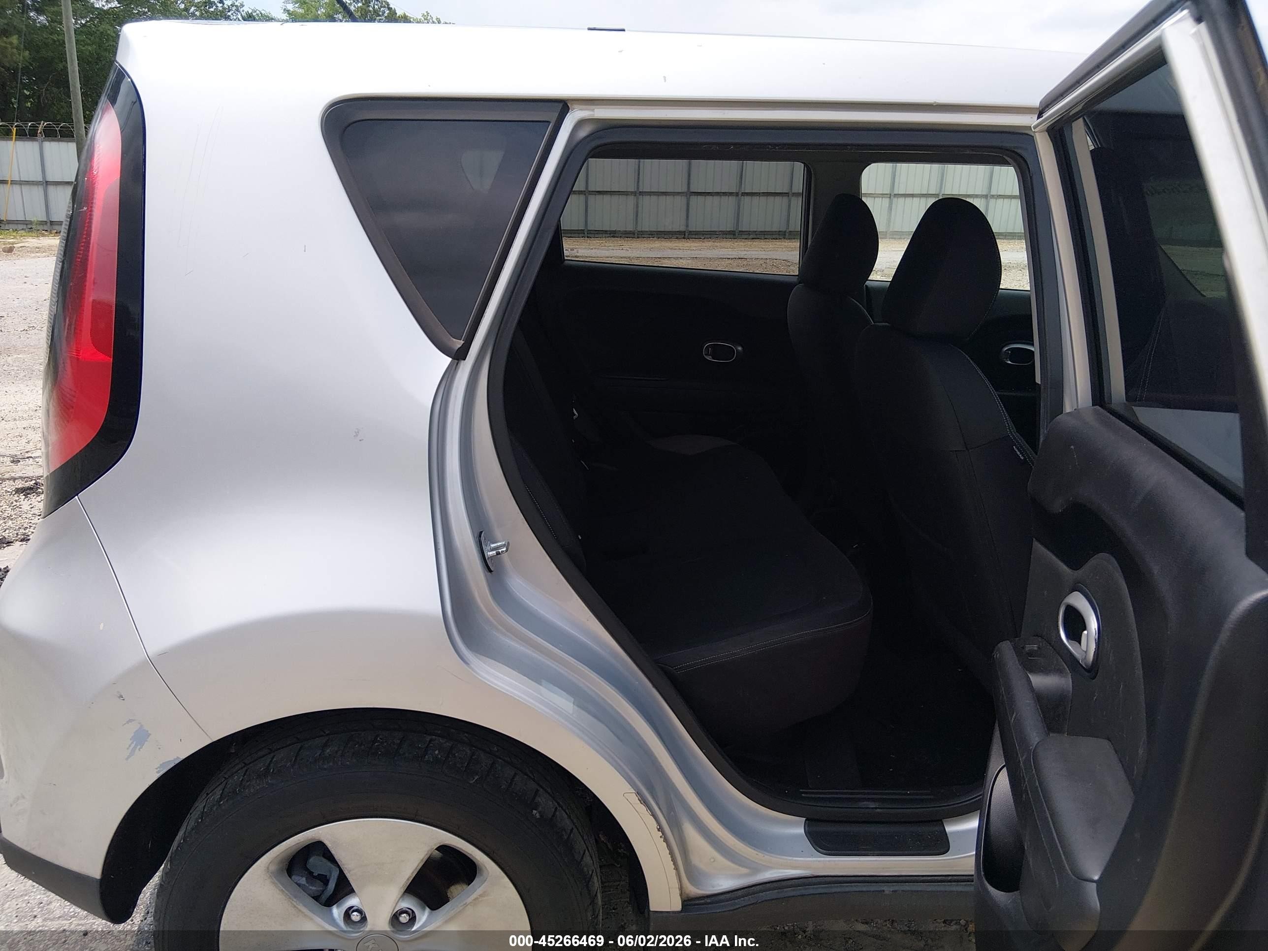 2014 Kia Soul   Silver vin: KNDJN2A2XE7721281