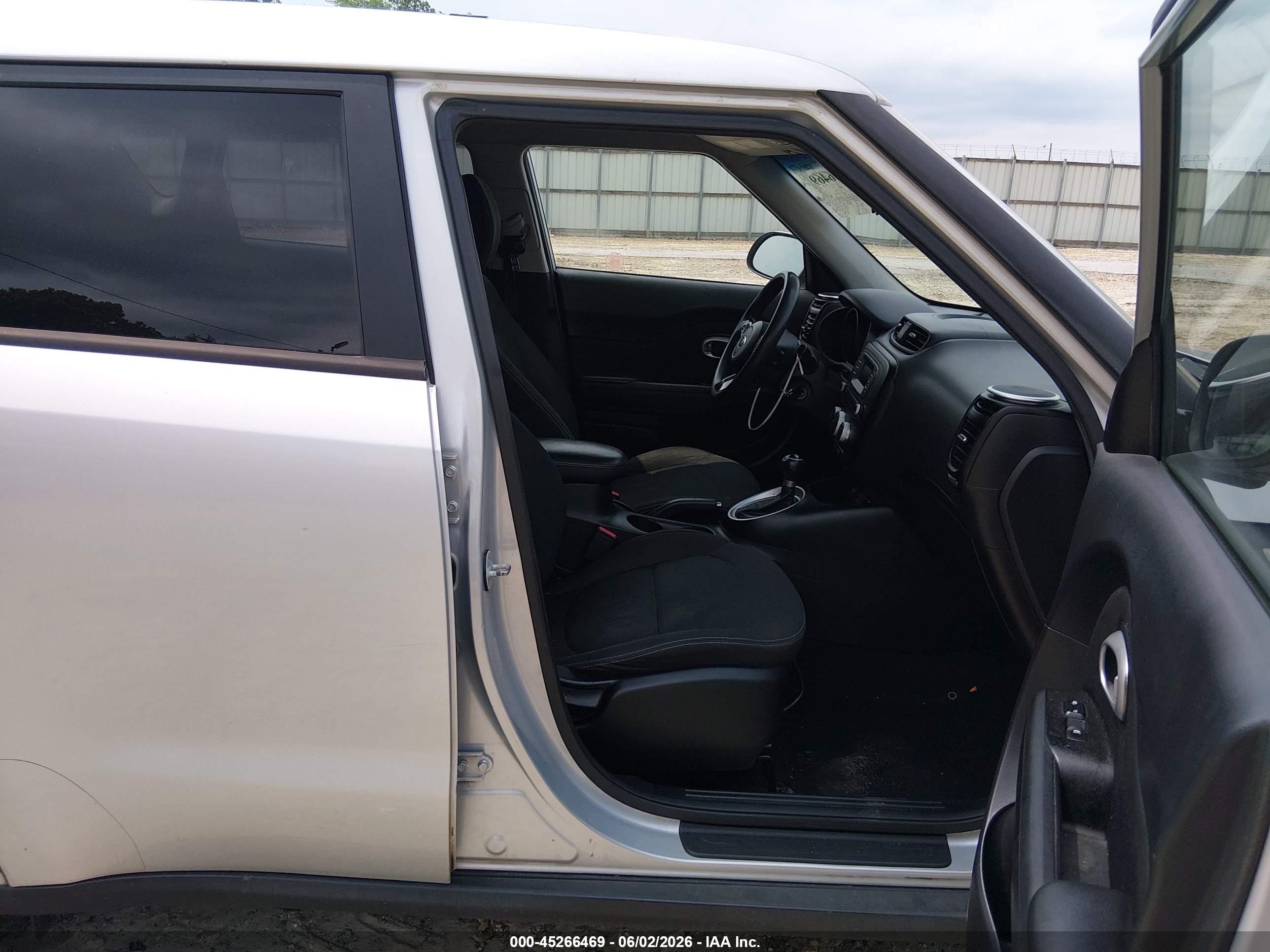 2014 Kia Soul   Silver vin: KNDJN2A2XE7721281