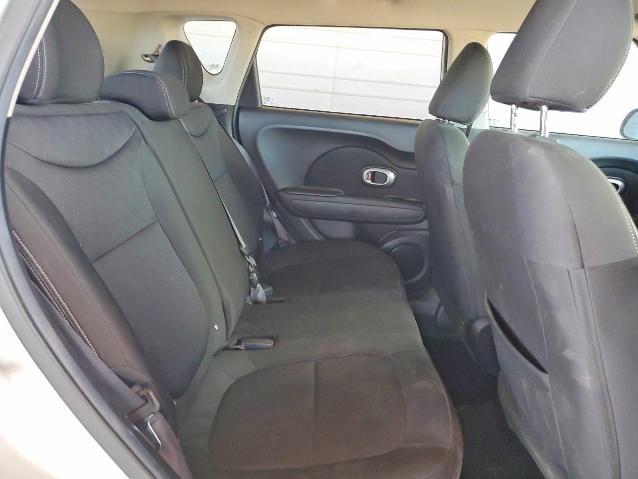 2014 Kia Soul Base Silver vin: KNDJN2A2XE7737304