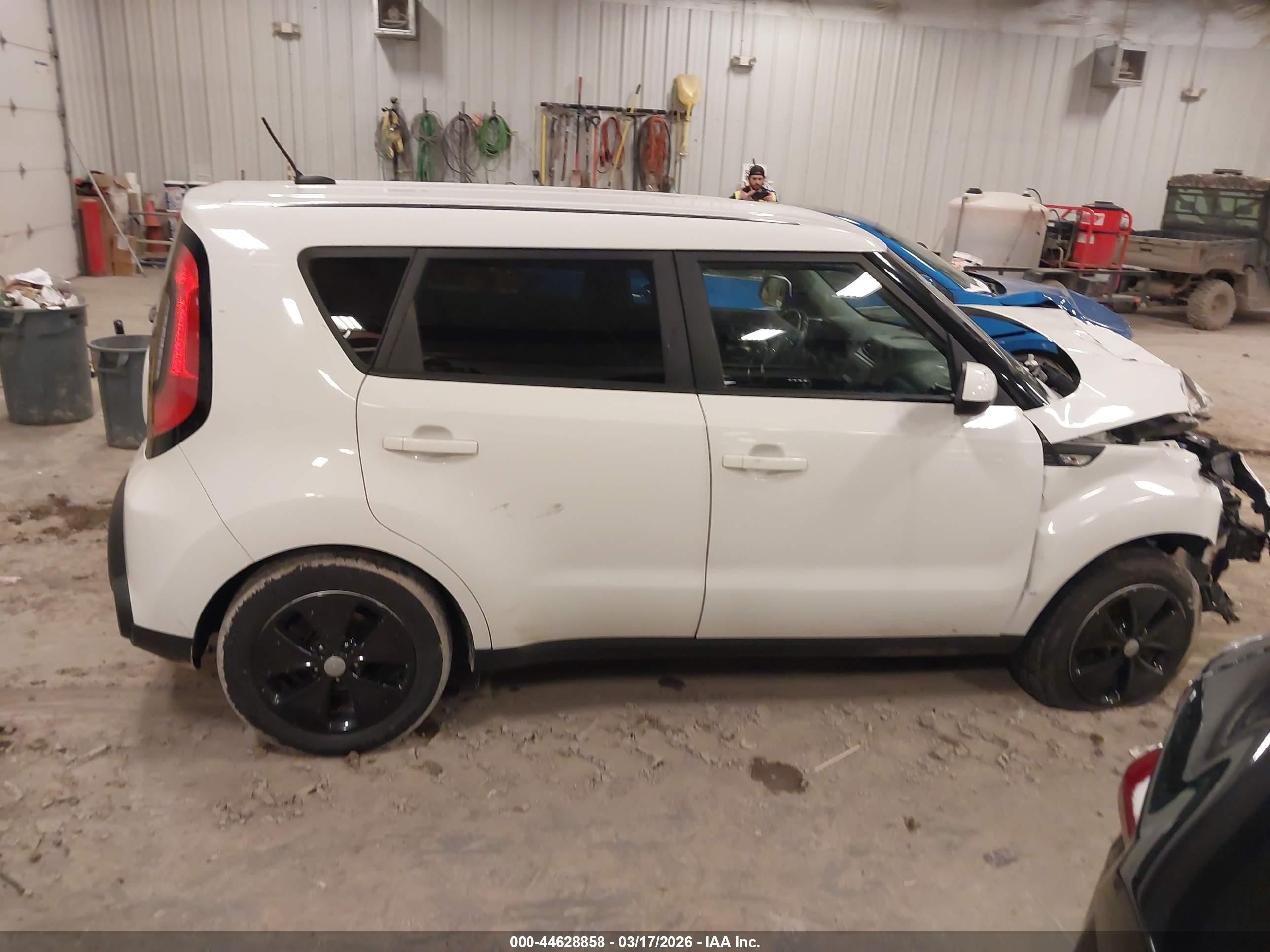 2014 Kia Soul White vin: KNDJN2A2XE7743796