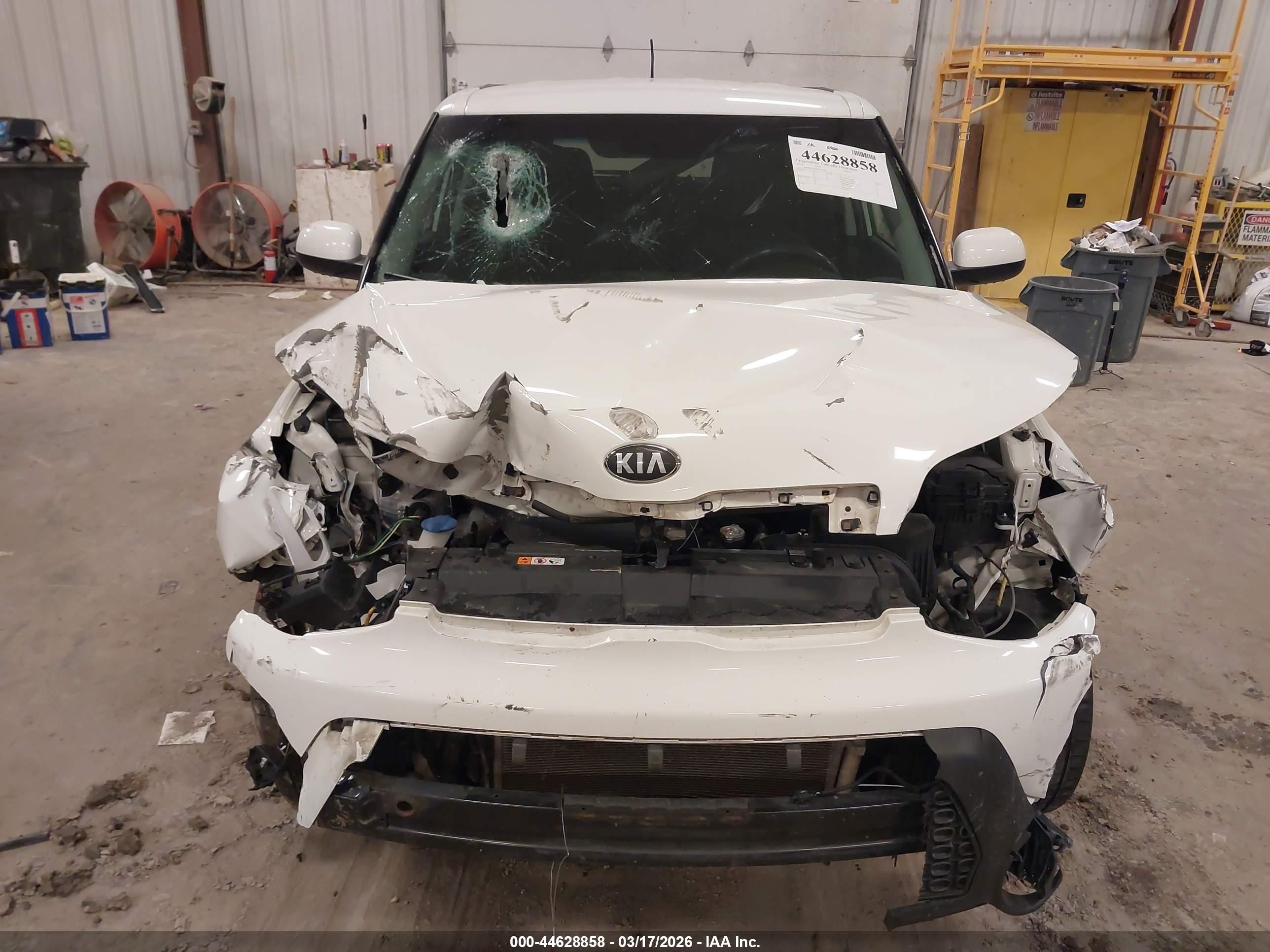 2014 Kia Soul White vin: KNDJN2A2XE7743796