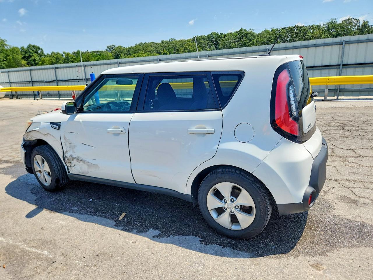 2015 Kia Soul Base White vin: KNDJN2A2XF7112175