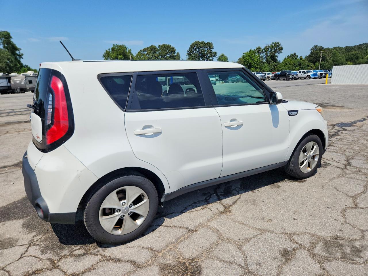 2015 Kia Soul Base White vin: KNDJN2A2XF7112175