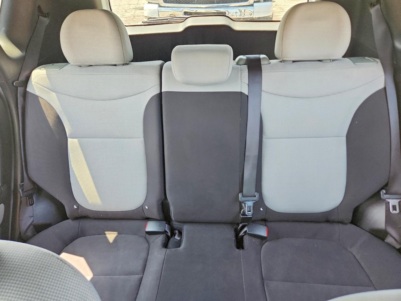 2015 Kia Soul Base White vin: KNDJN2A2XF7112175