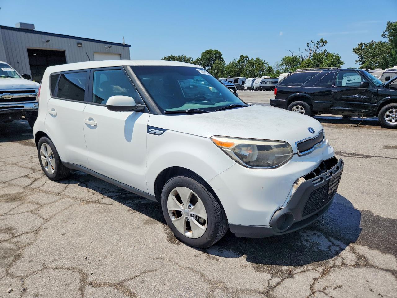 2015 Kia Soul Base White vin: KNDJN2A2XF7112175