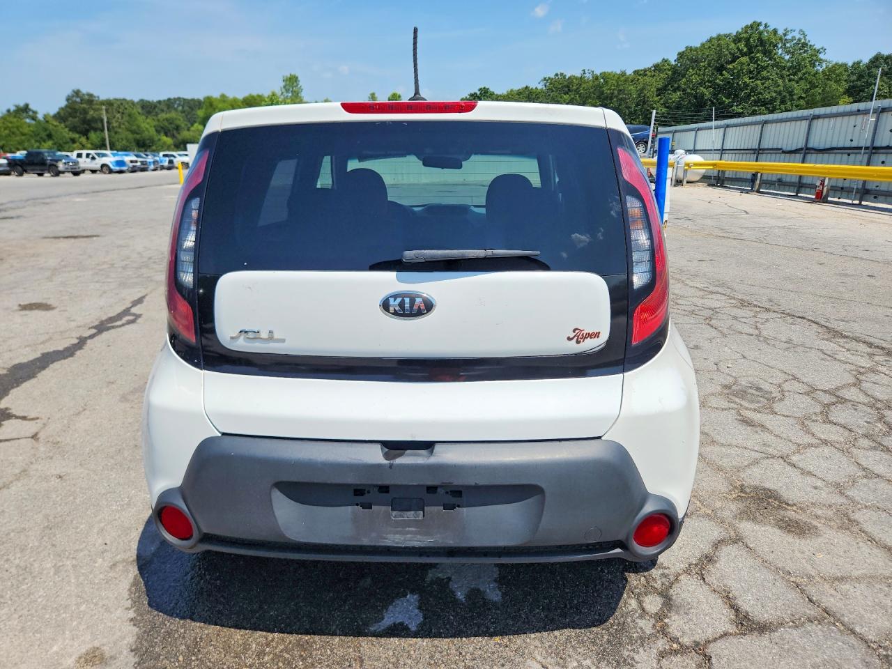 2015 Kia Soul Base White vin: KNDJN2A2XF7112175