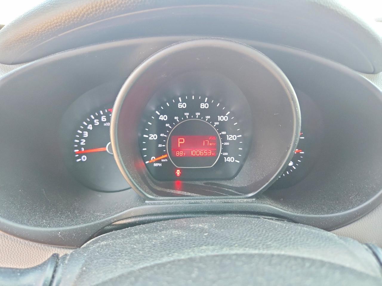 2015 Kia Soul Base White vin: KNDJN2A2XF7112175