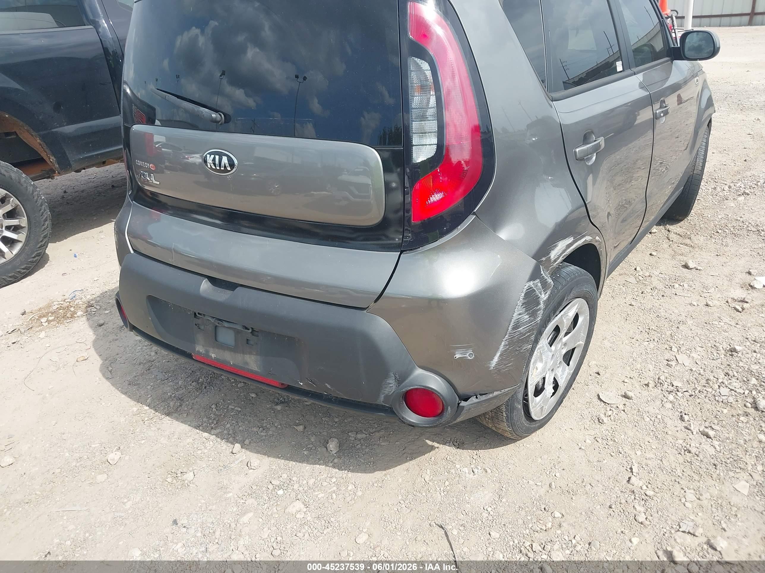 2015 Kia Soul   Silver vin: KNDJN2A2XF7136573